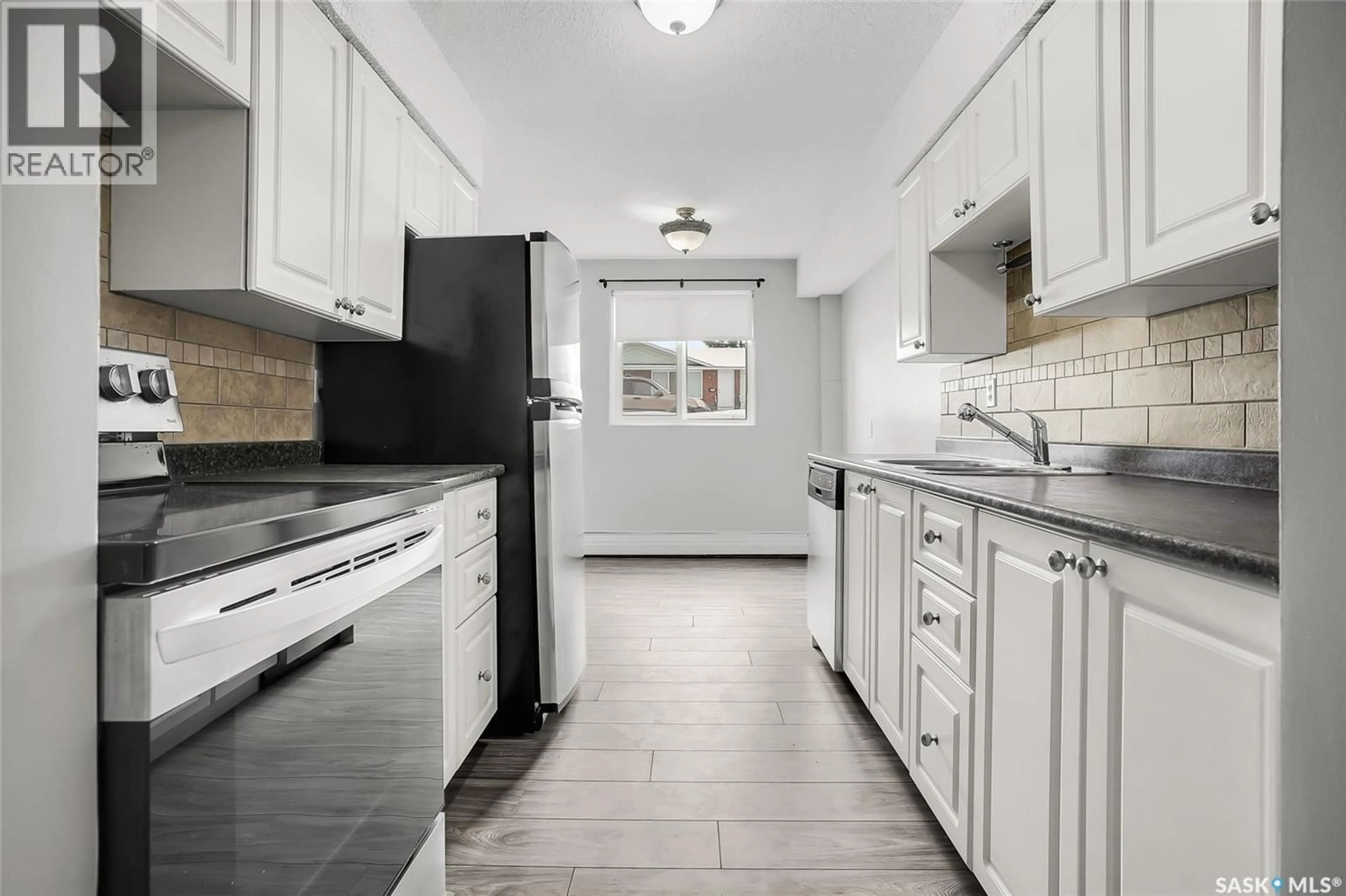 Standard kitchen, ceramic/tile floor for W - 10 106 STREET, Saskatoon Saskatchewan S7N1M8