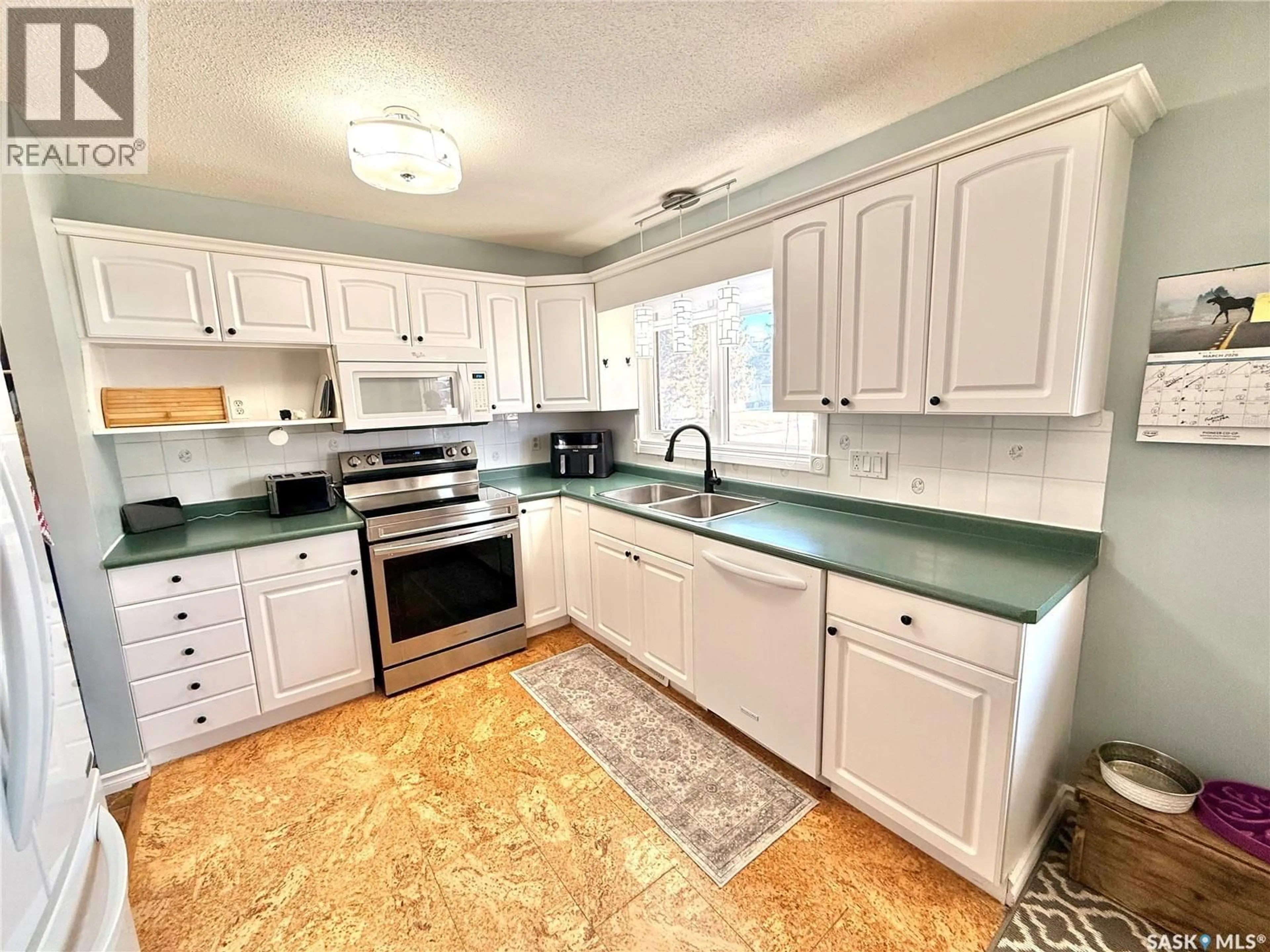 Standard kitchen, ceramic/tile floor for 294 BURKE CRESCENT, Swift Current Saskatchewan S9H4H6