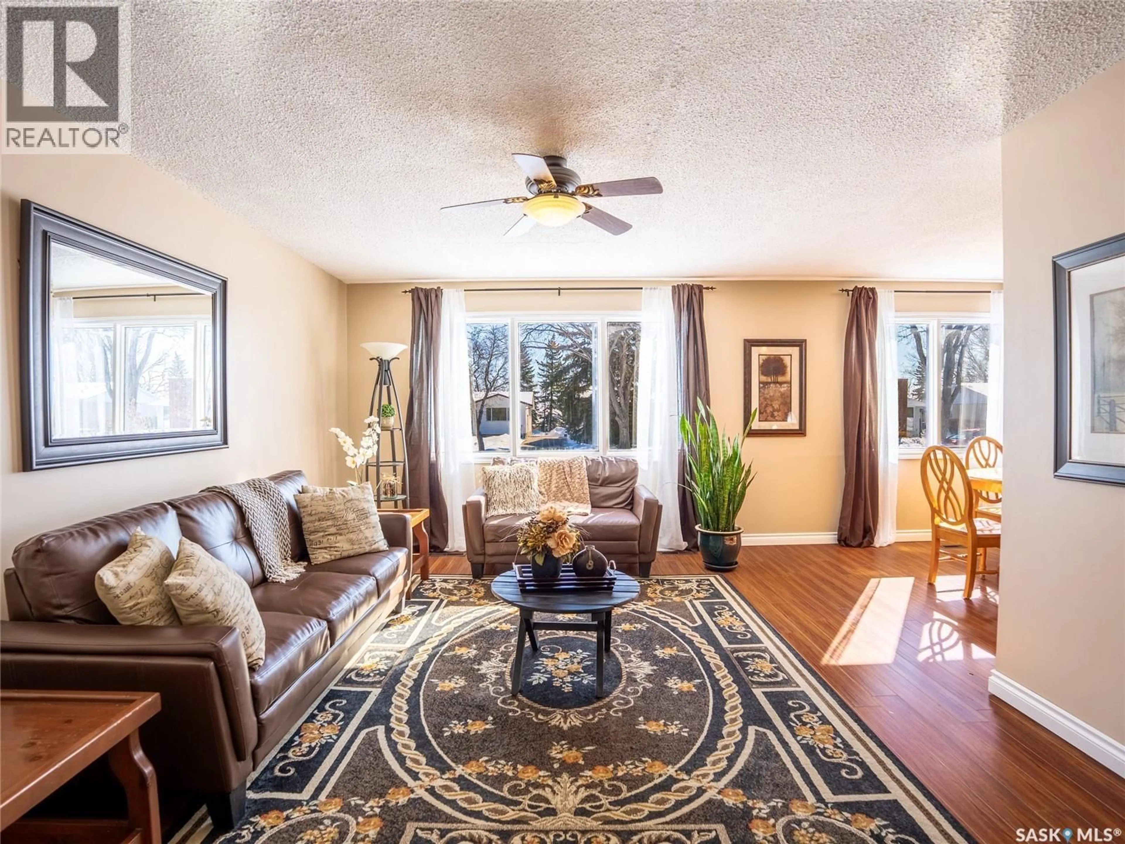 Living room with furniture, unknown for 128 MCDOUGALL CRESCENT, Regina Saskatchewan S4S5M7