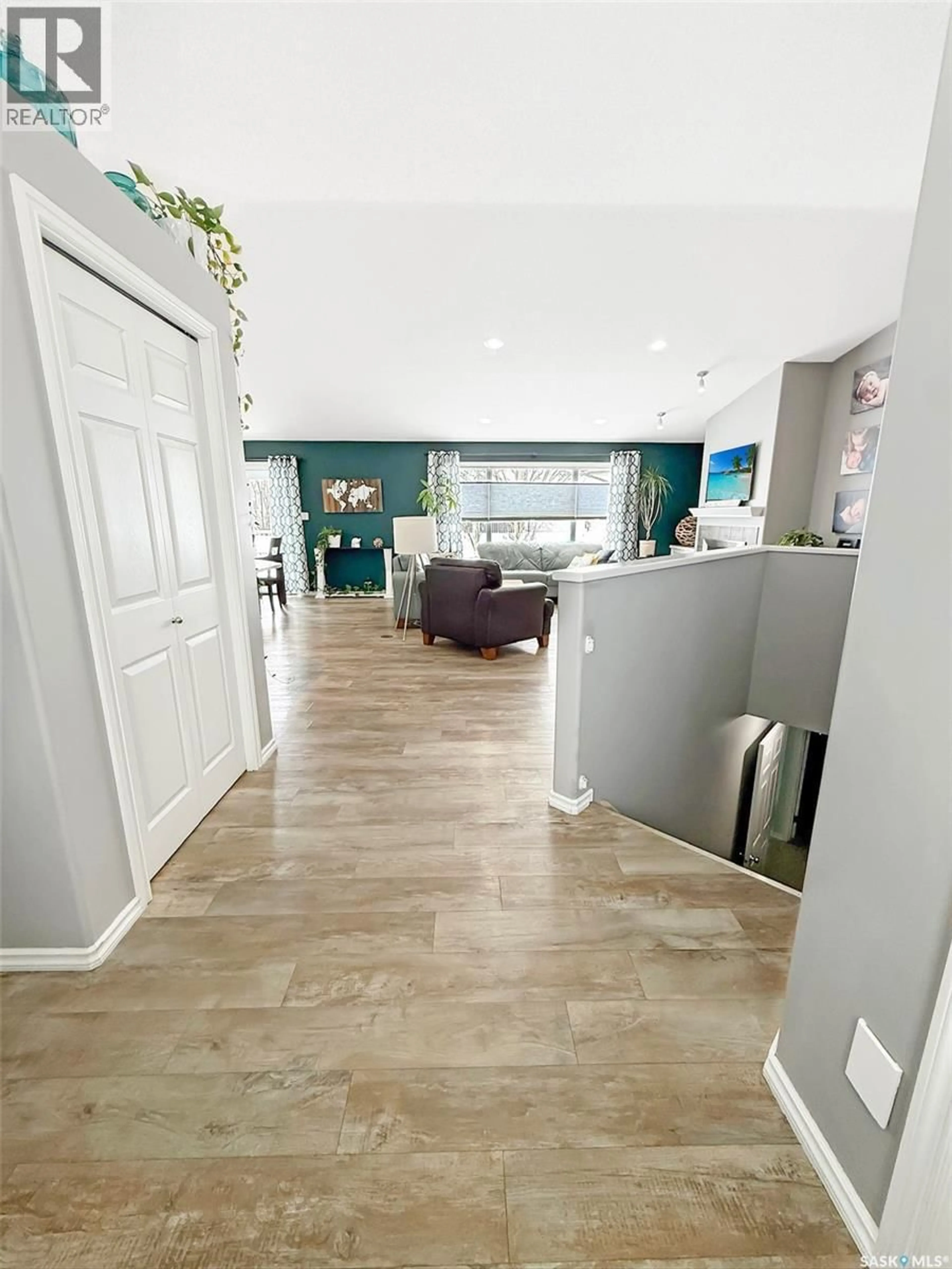 Indoor entryway for 512 KEENE DRIVE, Swift Current Saskatchewan S9H0B4