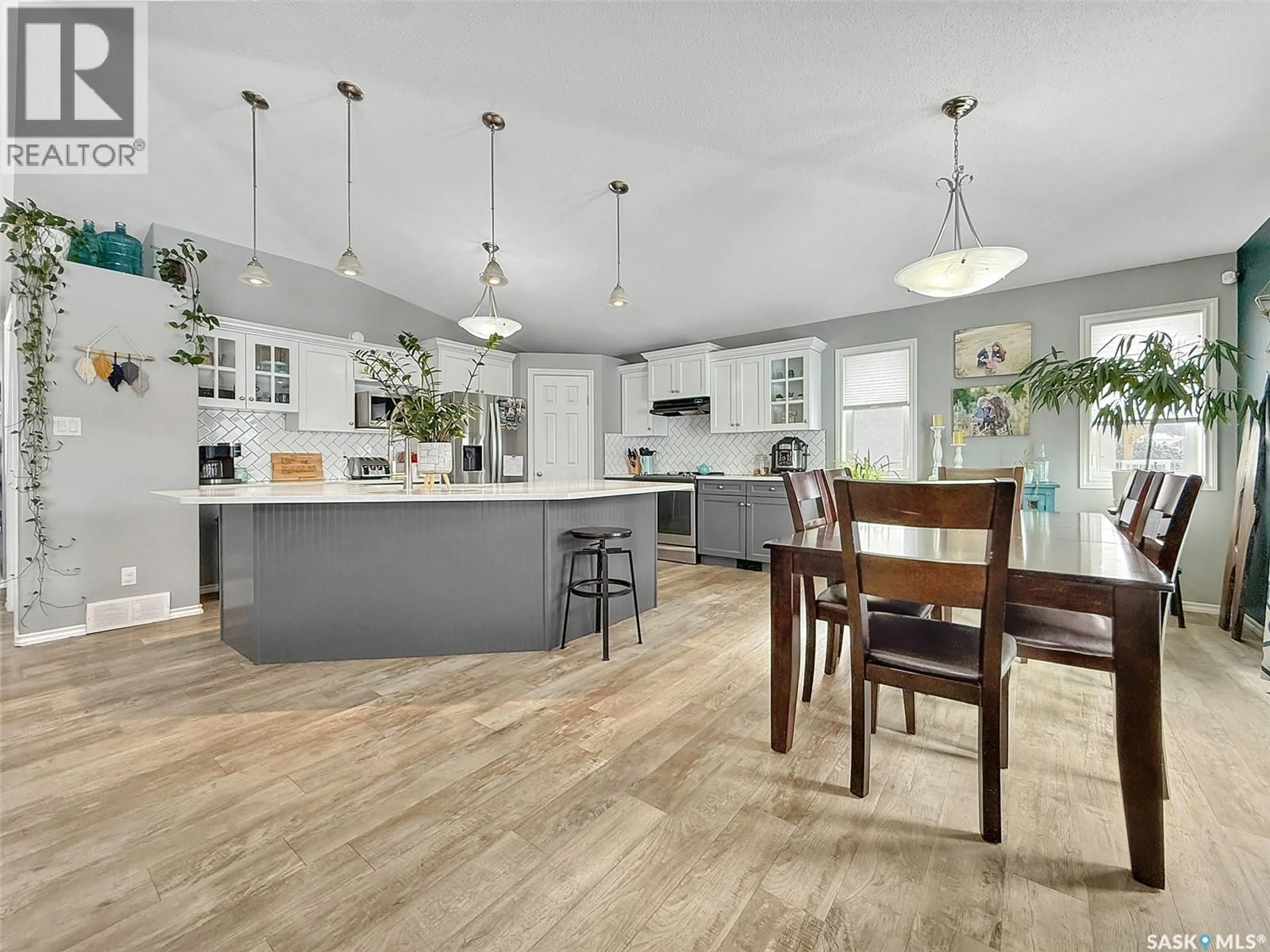 Open concept kitchen, unknown for 512 KEENE DRIVE, Swift Current Saskatchewan S9H0B4