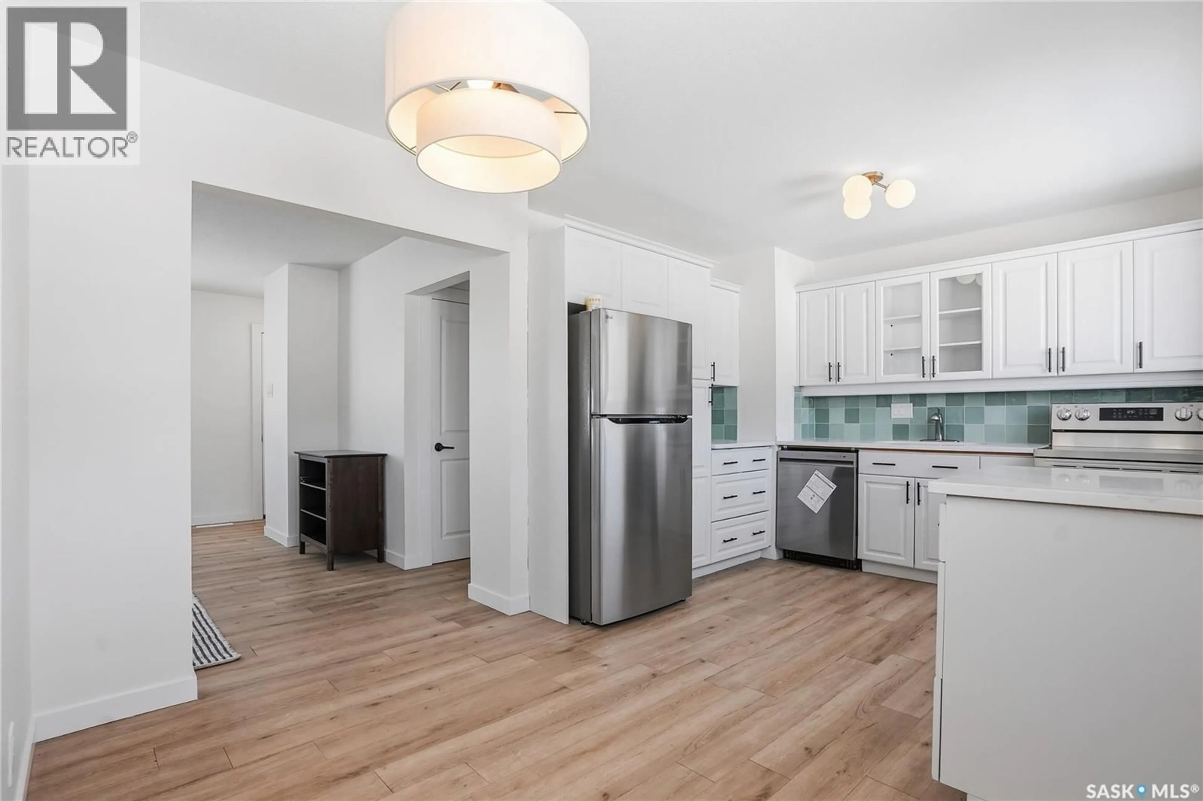 Open concept kitchen, unknown for 421 X AVENUE, Saskatoon Saskatchewan S7L3K1