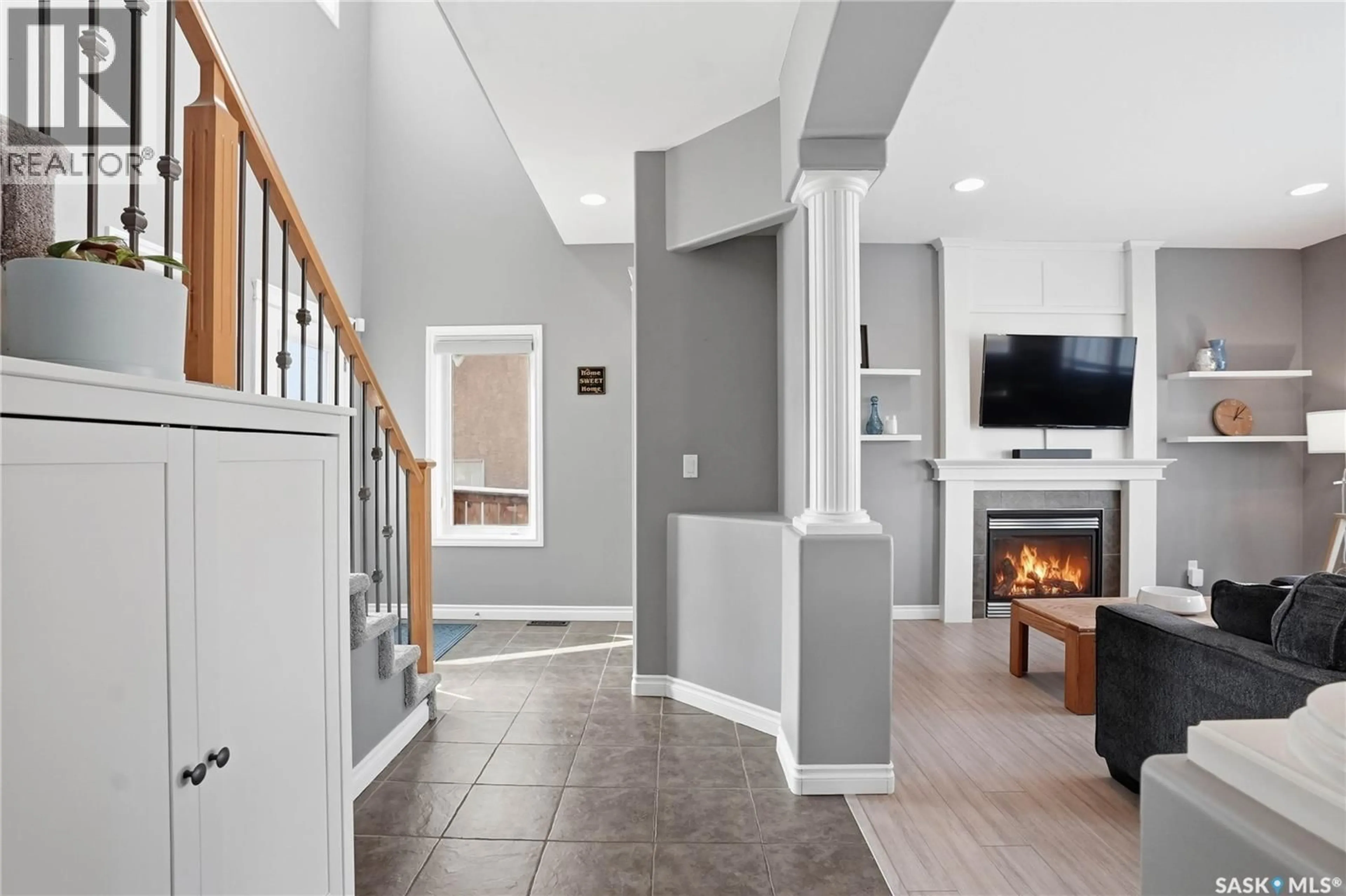 Indoor entryway for 307 BECKETT GREEN, Saskatoon Saskatchewan S7N4W7