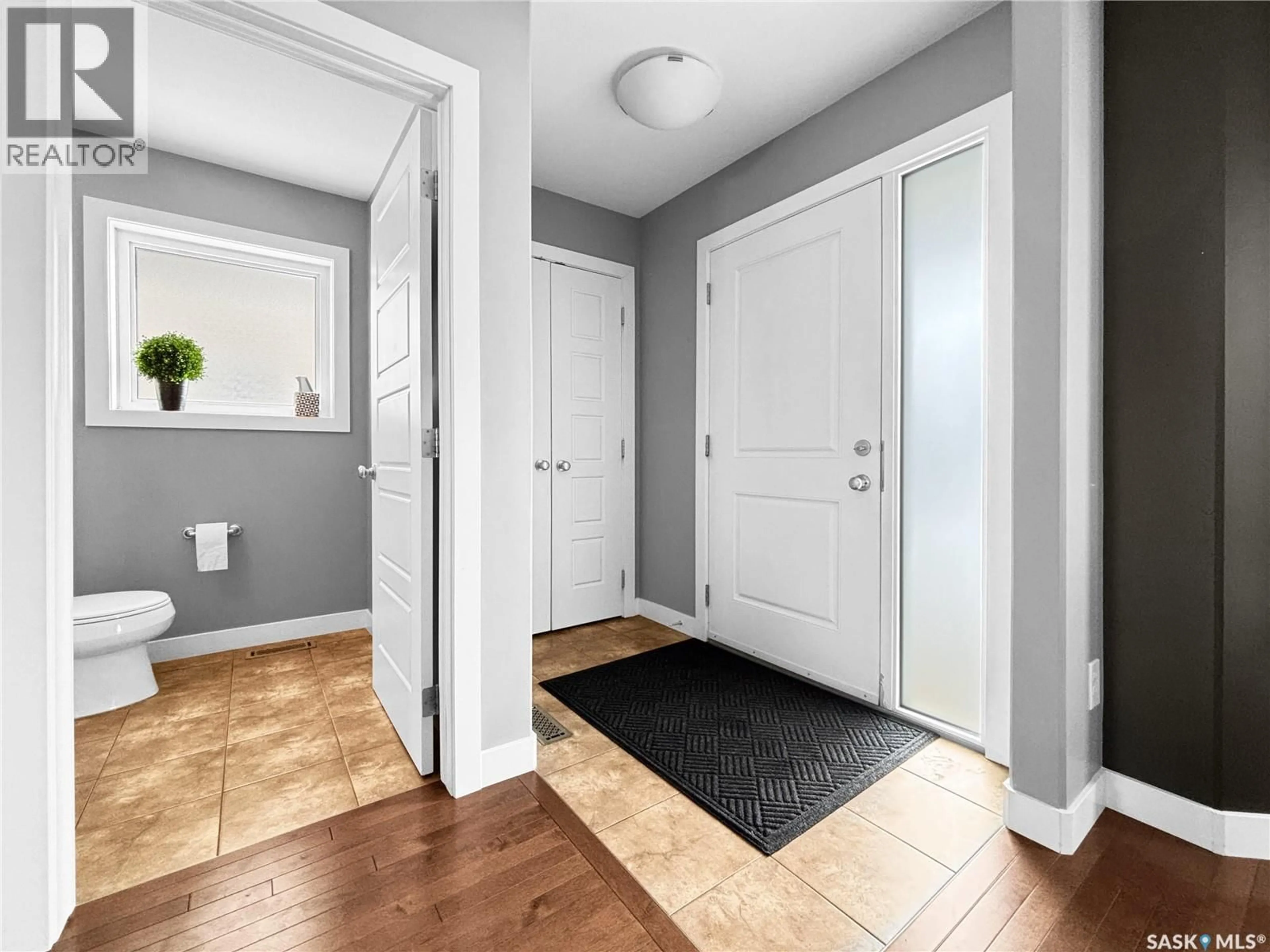 Indoor entryway for 1419 HUNTER ROAD, Saskatoon Saskatchewan S7T0T4