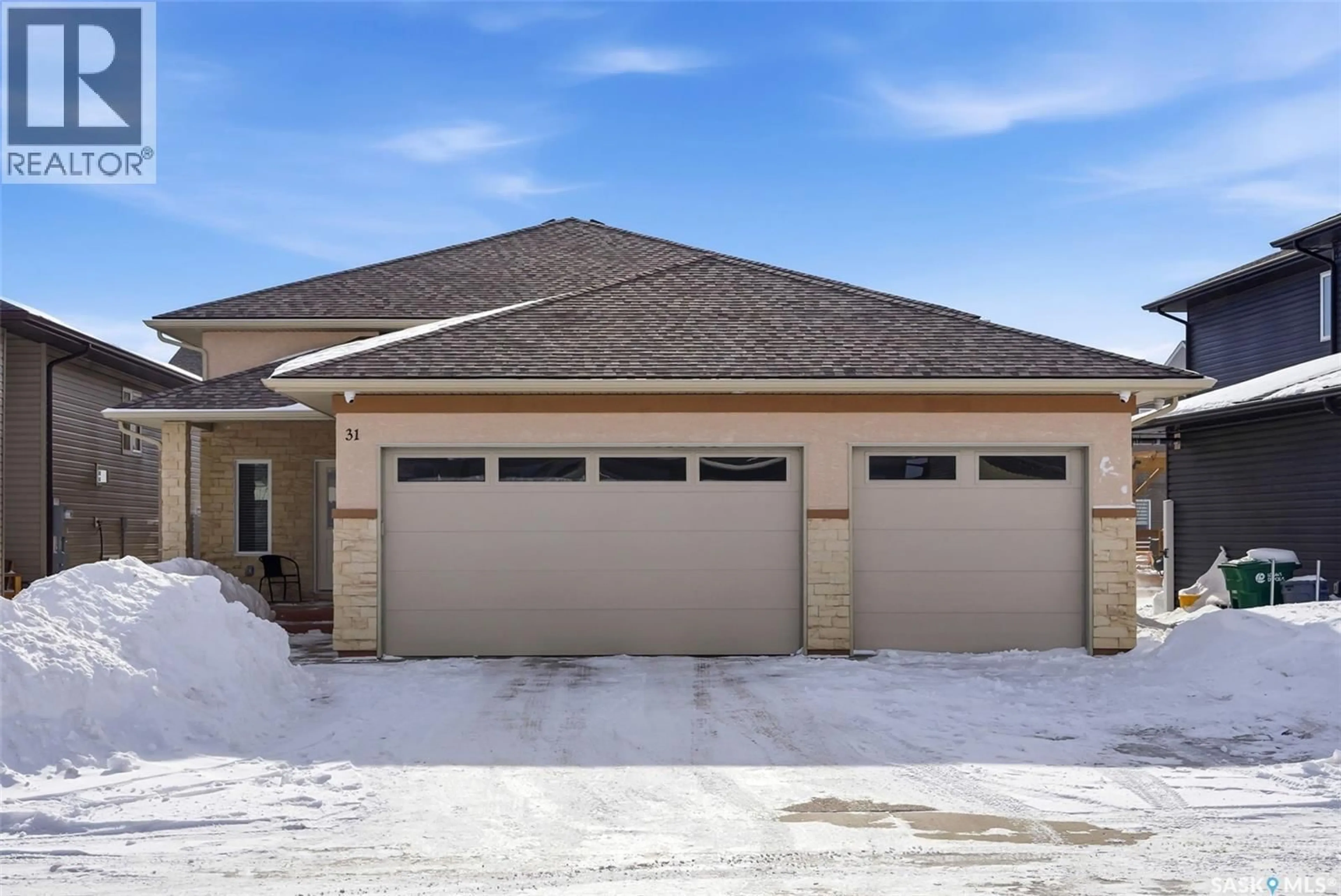 Indoor garage for 31 HUDSON DRIVE, Pilot Butte Saskatchewan S0G3Z0