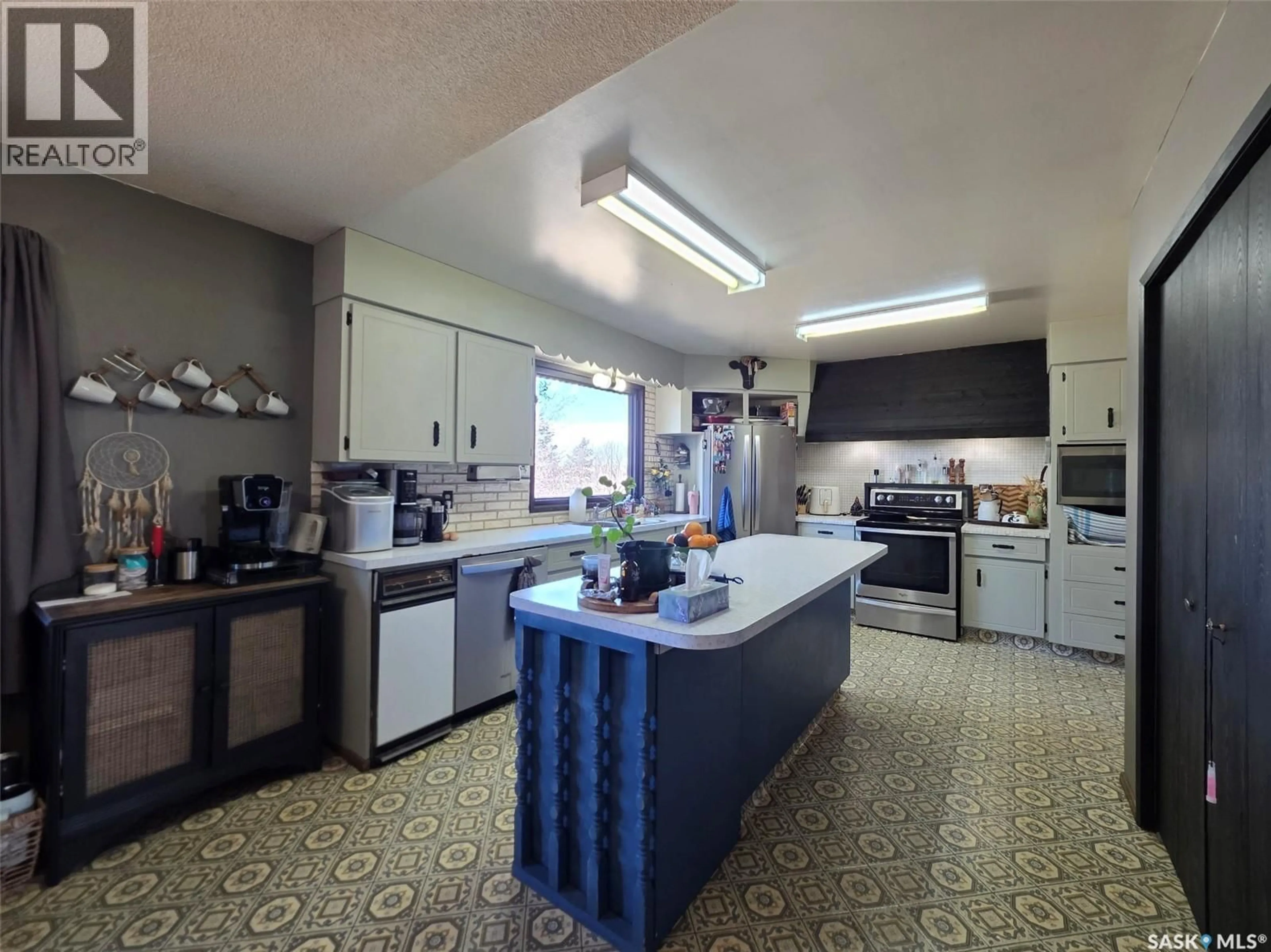 Standard kitchen, unknown for B&C JONES ACREAGE, Auvergne Rm No. 76 Saskatchewan S0N1Z0