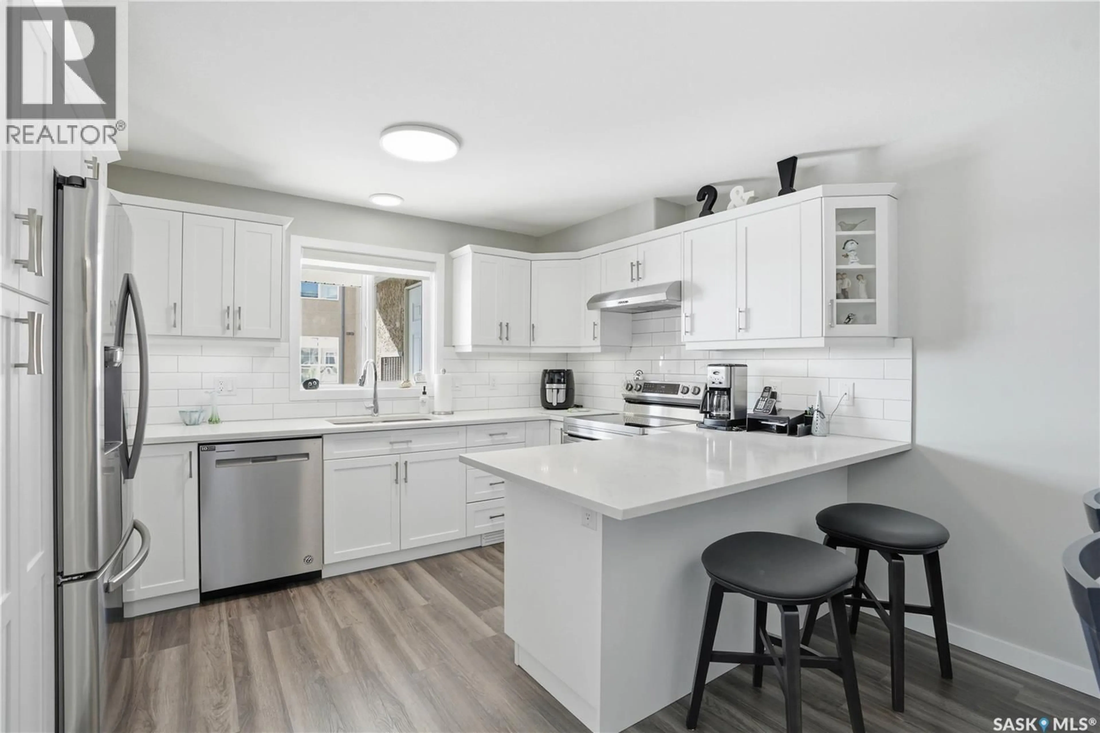 Open concept kitchen, ceramic/tile floor for 201 230 HEATH AVENUE, Saskatoon Saskatchewan S7S1N7