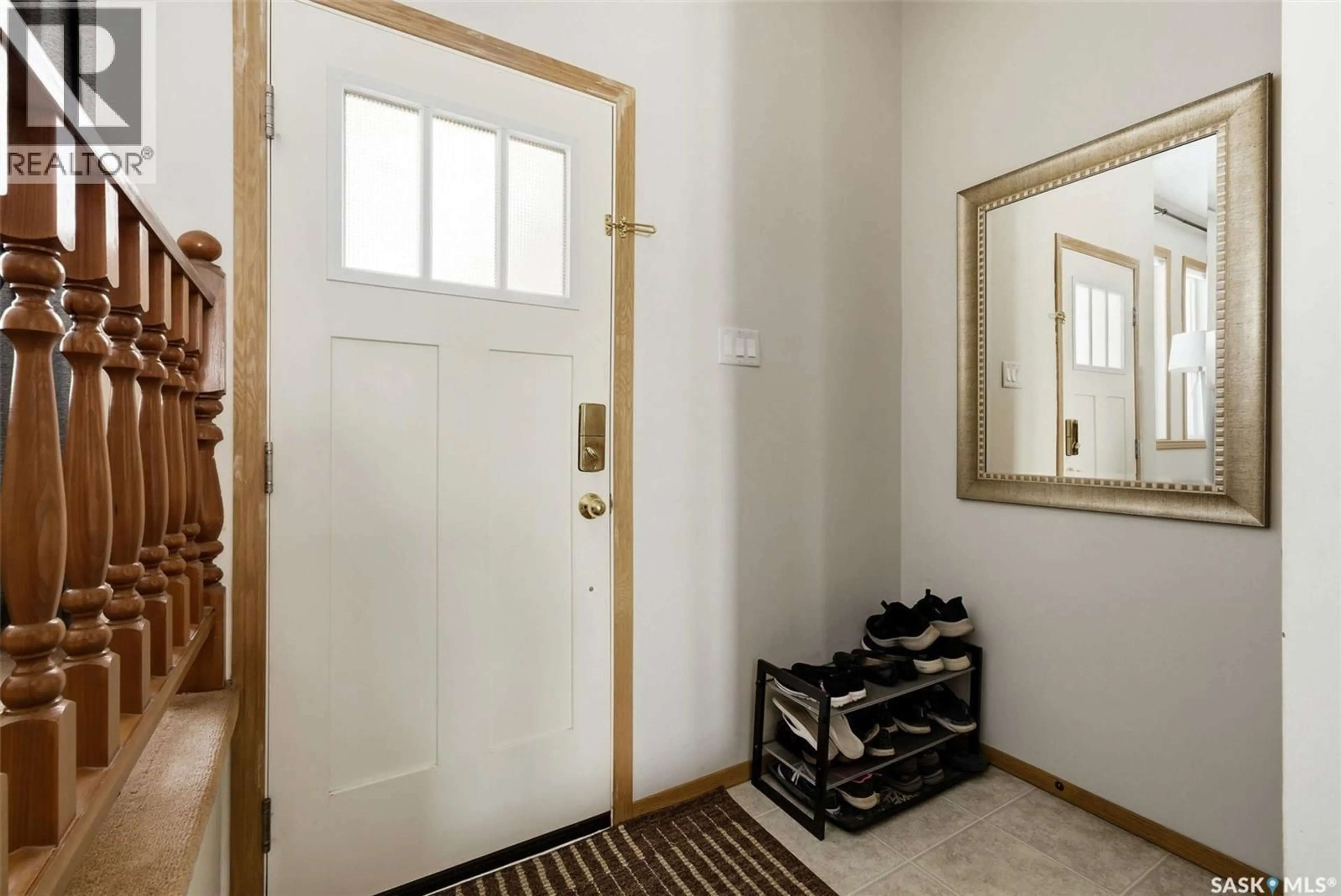 Indoor entryway for 7023 SHERWOOD DRIVE, Regina Saskatchewan S4X2V5