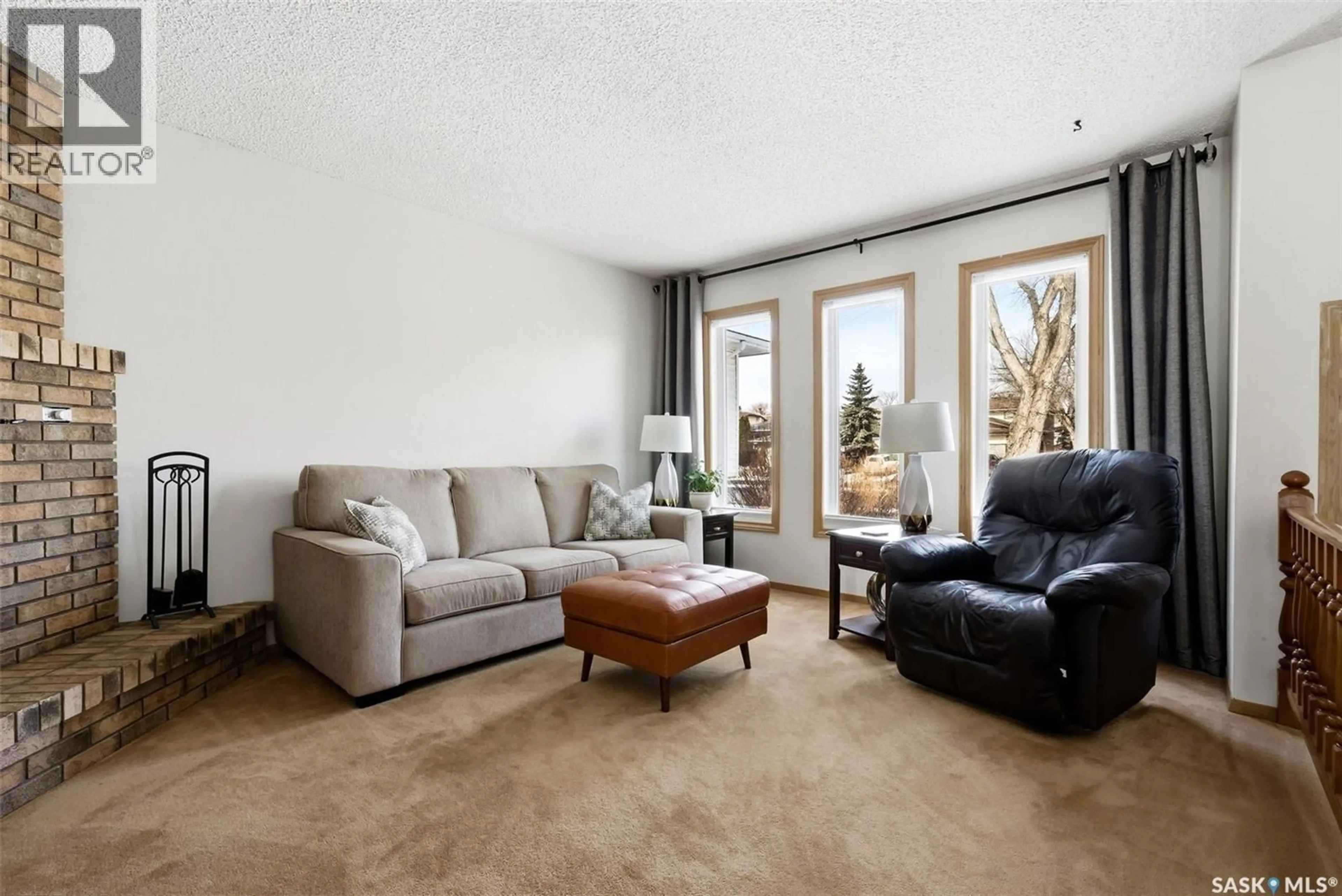 Living room with furniture, unknown for 7023 SHERWOOD DRIVE, Regina Saskatchewan S4X2V5