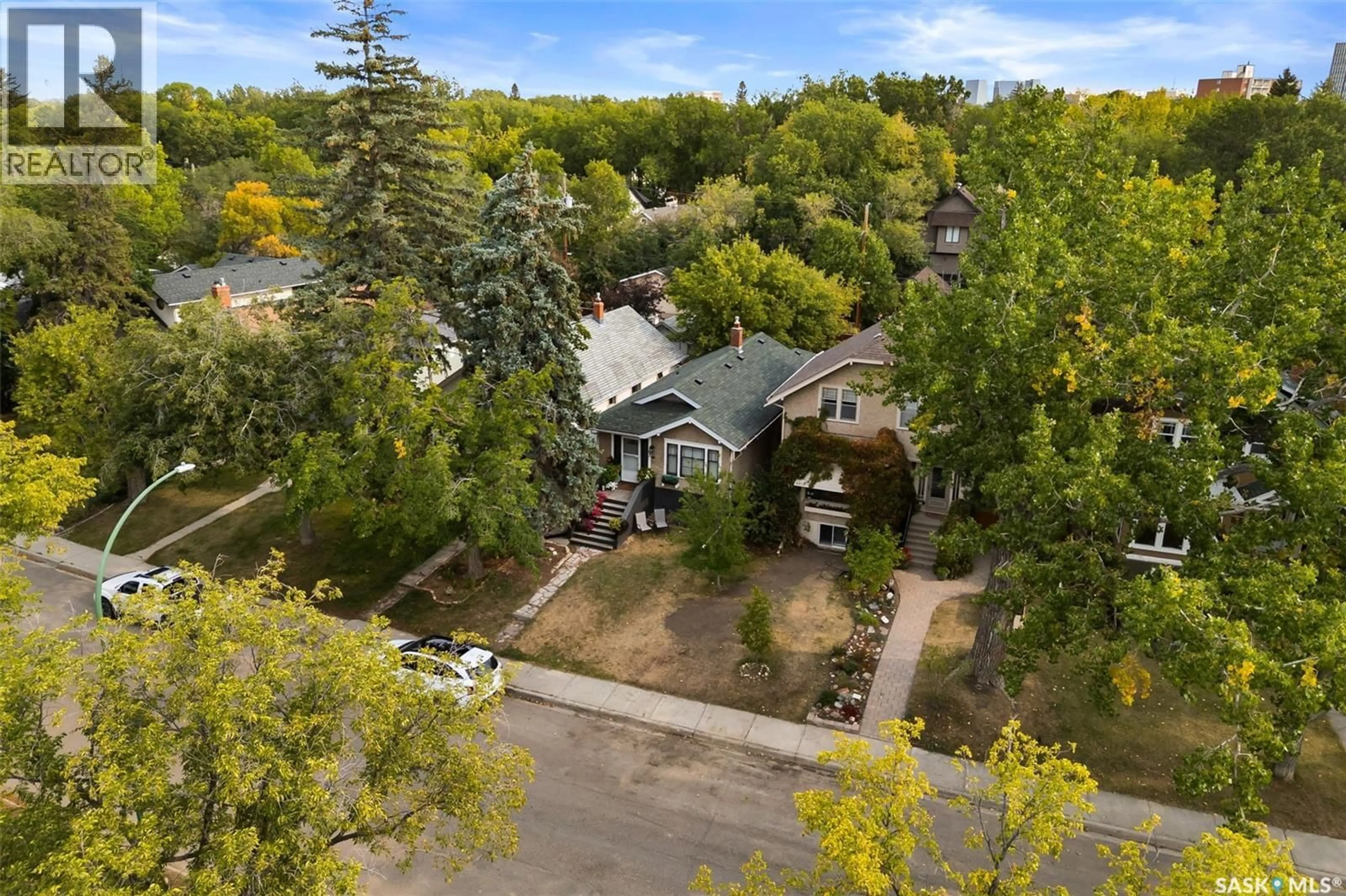 A pic from outside/outdoor area/front of a property/back of a property/a pic from drone, street for 363 LEOPOLD CRESCENT, Regina Saskatchewan S4T6N8
