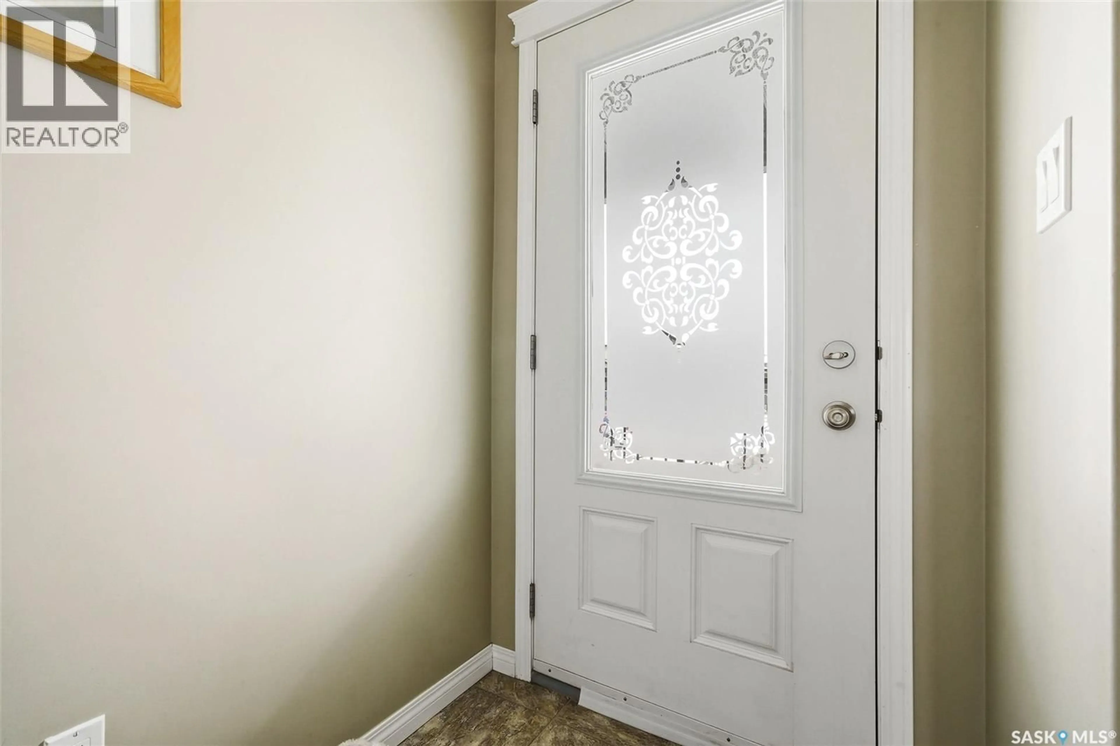 Indoor entryway for 308 - 3822 DEWDNEY AVENUE, Regina Saskatchewan S4Z0A6