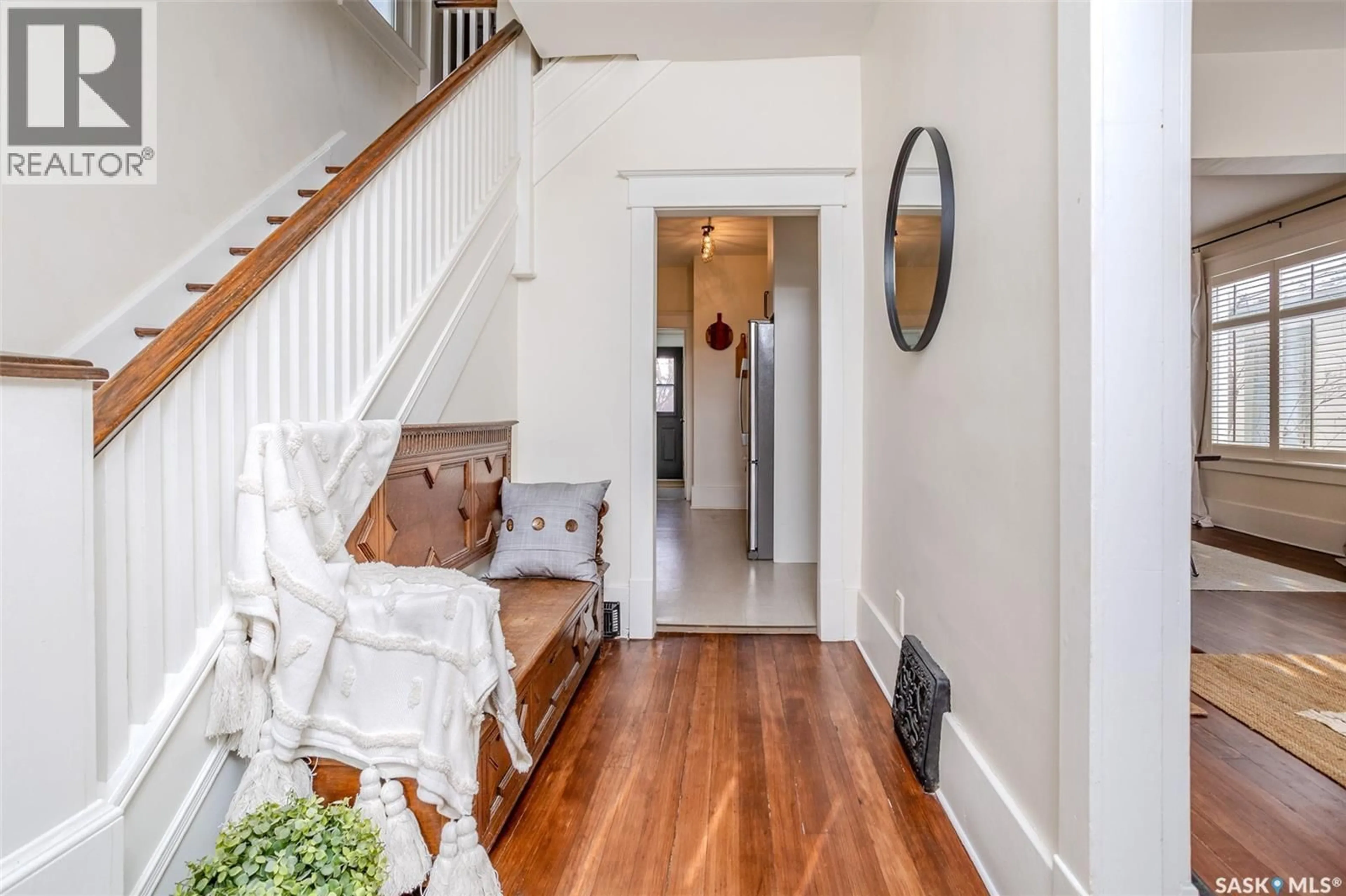 Indoor entryway for 515 9TH STREET, Saskatoon Saskatchewan S7N0A9