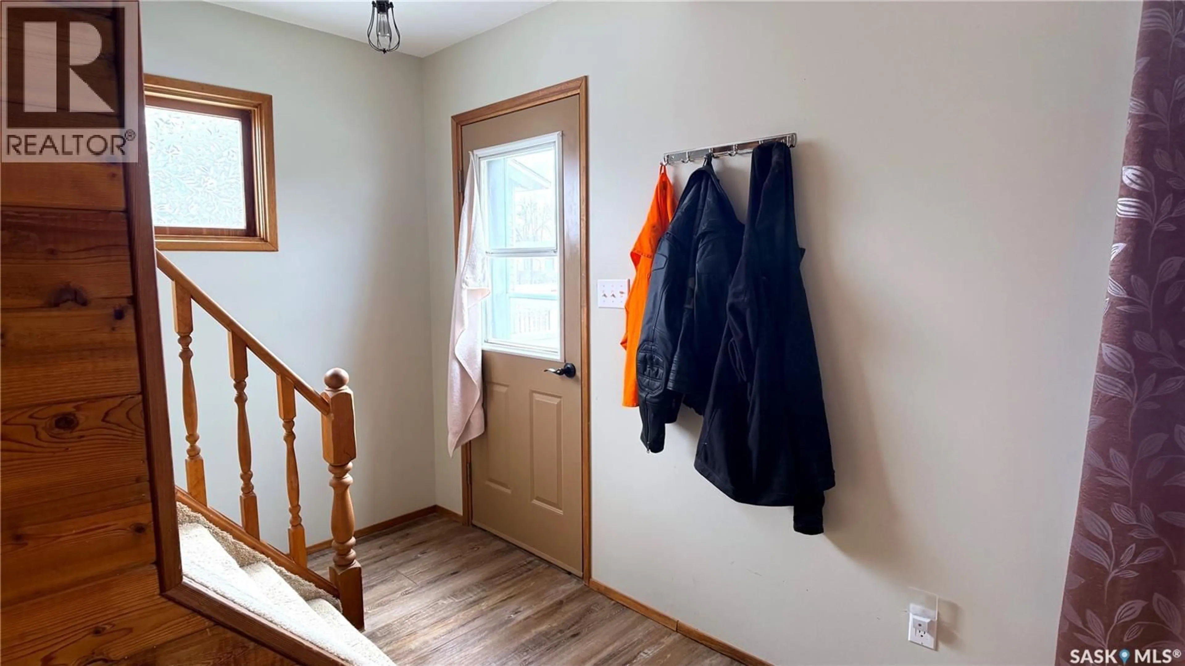 Indoor entryway for 805 GEORGE STREET, Estevan Saskatchewan S4A1M3