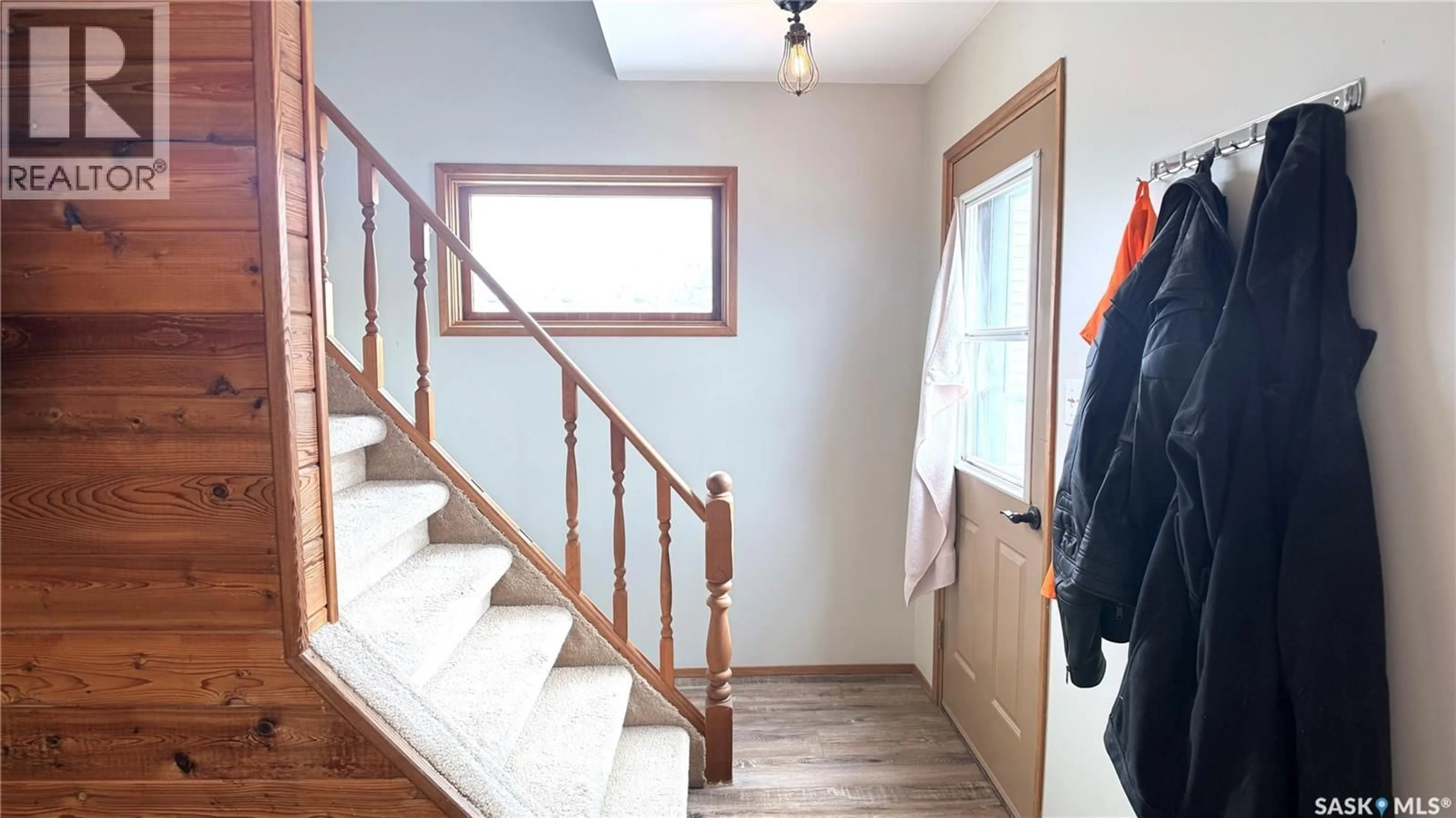 Indoor entryway for 805 GEORGE STREET, Estevan Saskatchewan S4A1M3