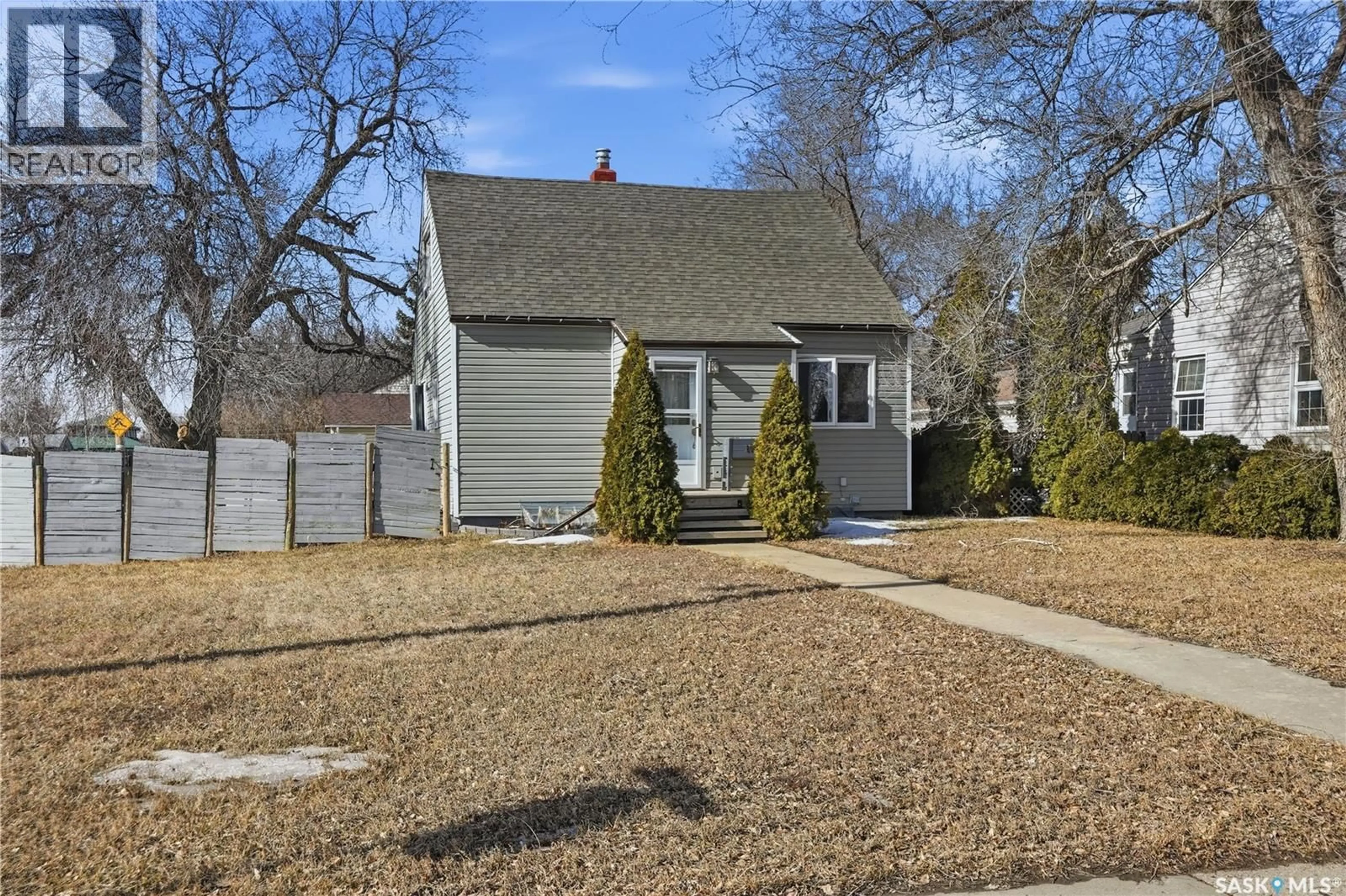Home with vinyl exterior material, street for 1006 MONK AVENUE, Moose Jaw Saskatchewan S6H4E4