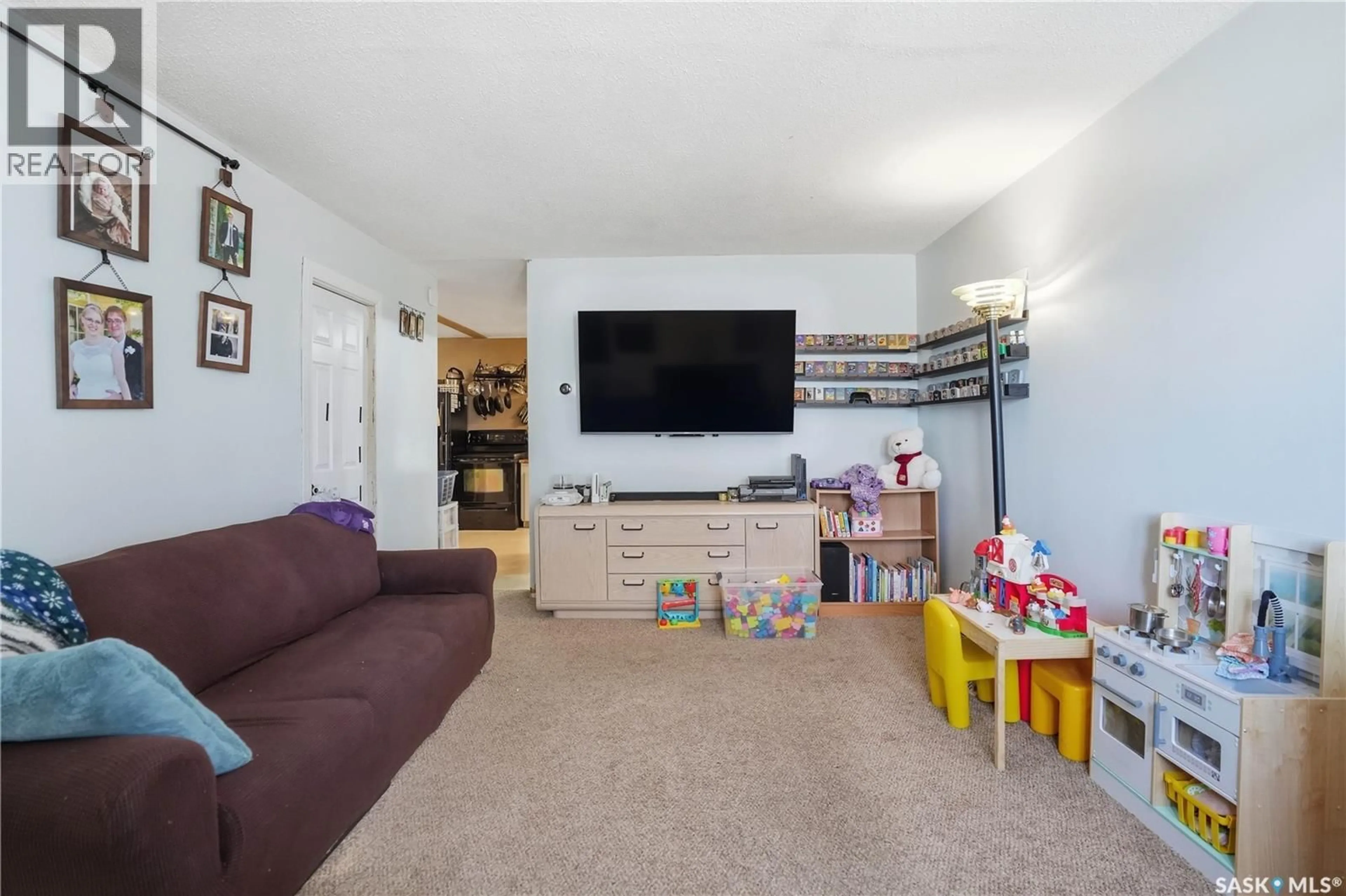 A pic of a room for 1006 MONK AVENUE, Moose Jaw Saskatchewan S6H4E4