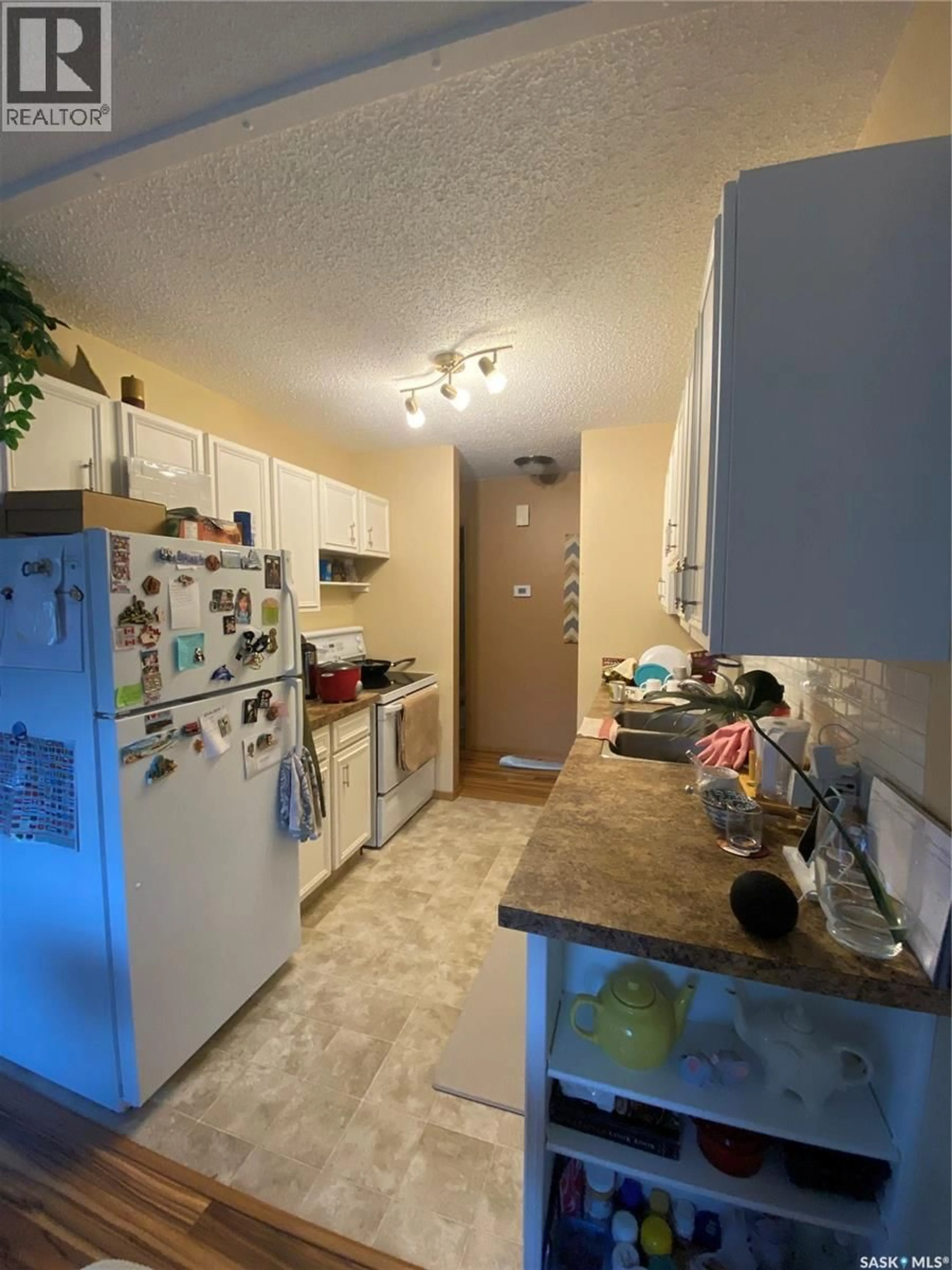 Standard kitchen, unknown for 6946 BLAKENEY DRIVE, Regina Saskatchewan S4X2N5