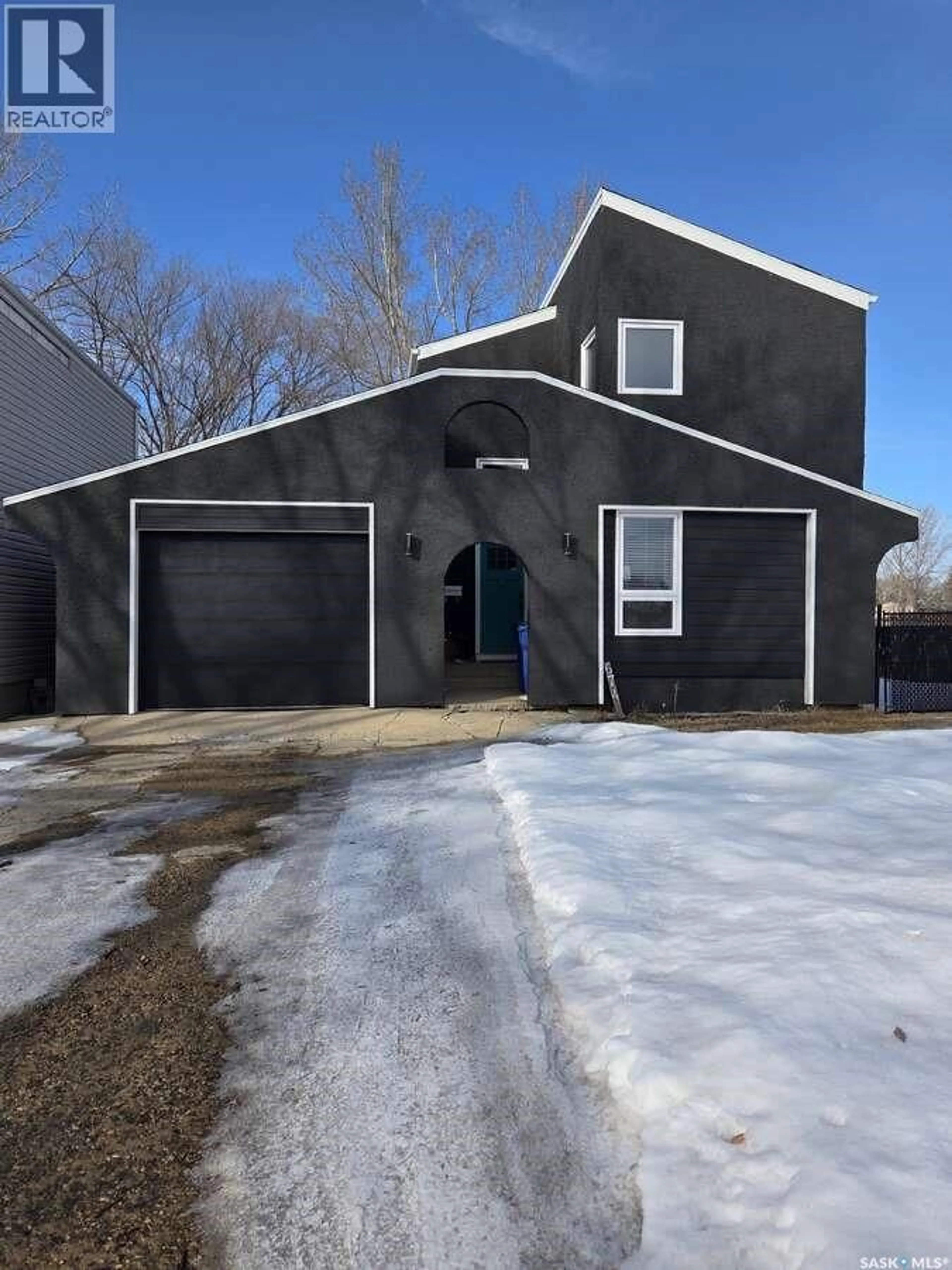 Home with vinyl exterior material, street for 674 RINK AVENUE, Regina Saskatchewan S4X1V7