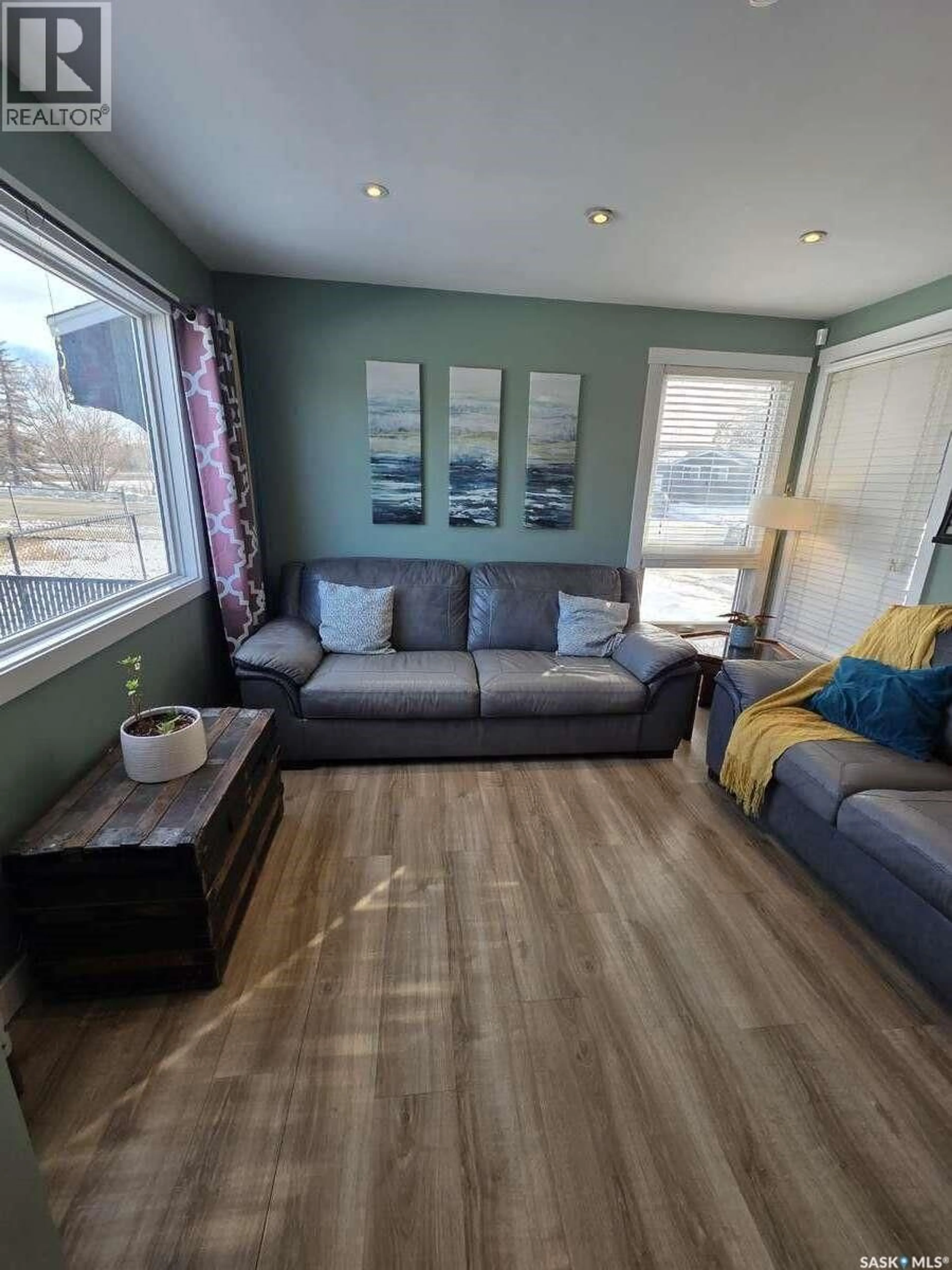 Living room with furniture, wood/laminate floor for 674 RINK AVENUE, Regina Saskatchewan S4X1V7