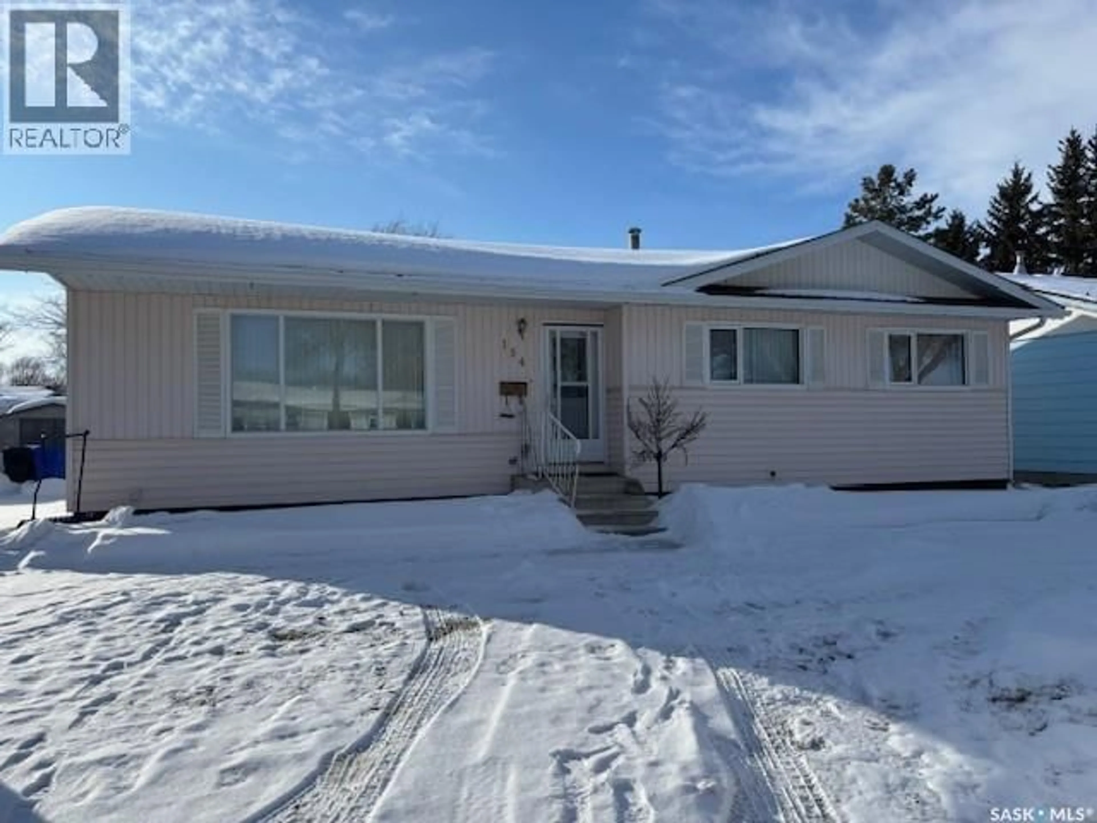 Home with vinyl exterior material, street for 154 PARKER CRESCENT, Canora Saskatchewan S0A0L0