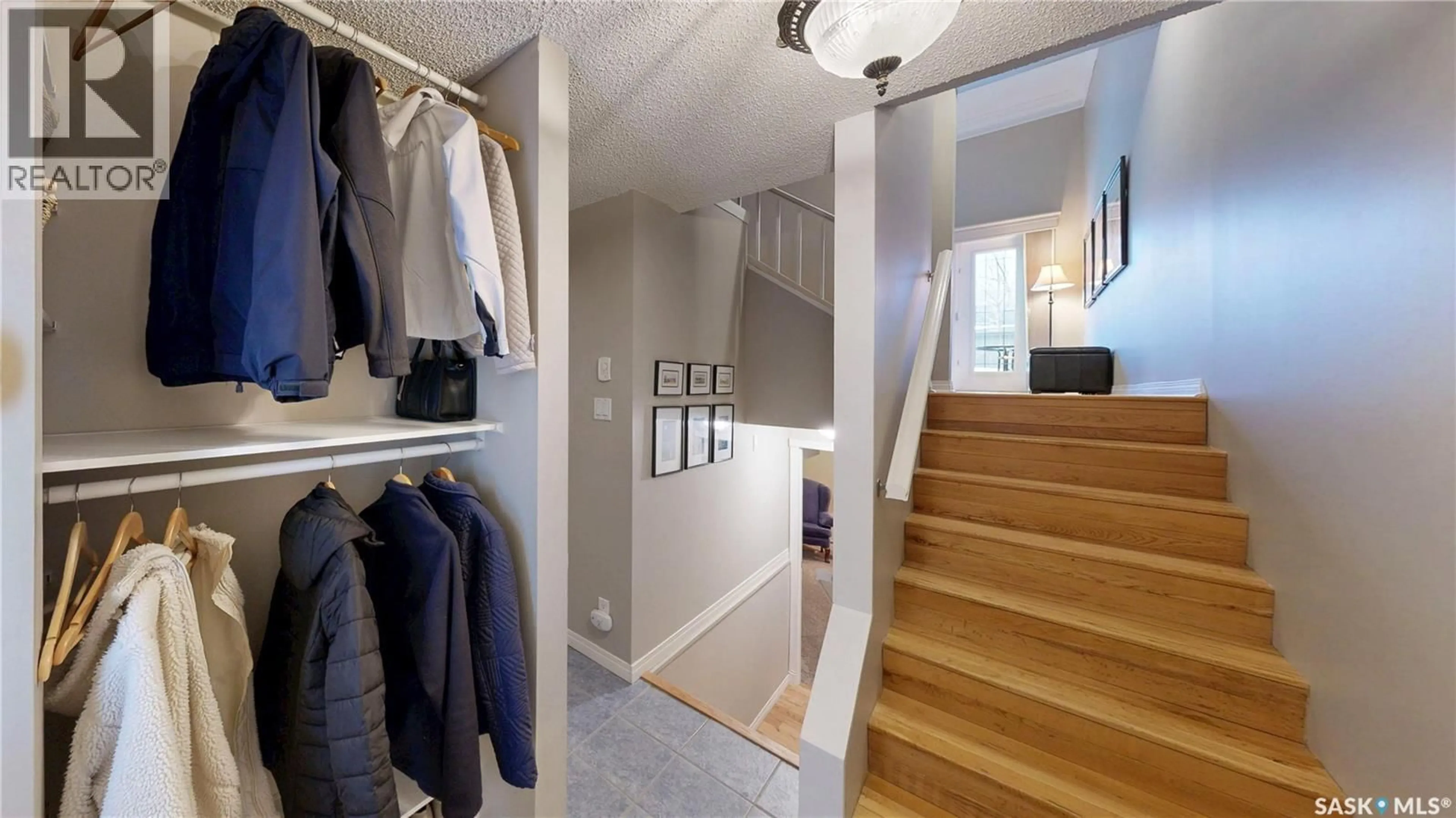 Indoor entryway for 110 QUINCY DRIVE, Regina Saskatchewan S4S6M1