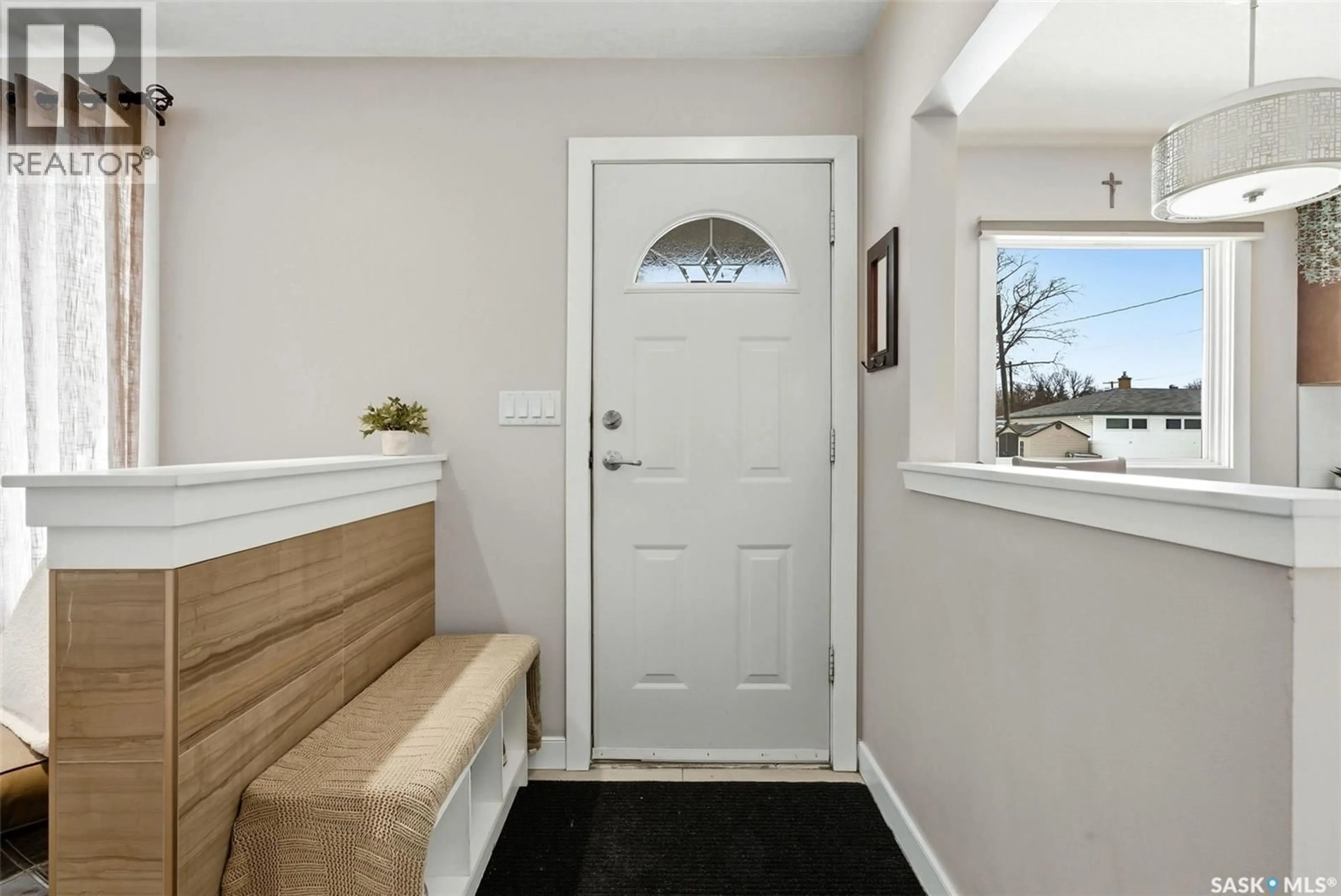 Indoor entryway for 25 CHINOOK ROAD, Regina Saskatchewan S4S5C3