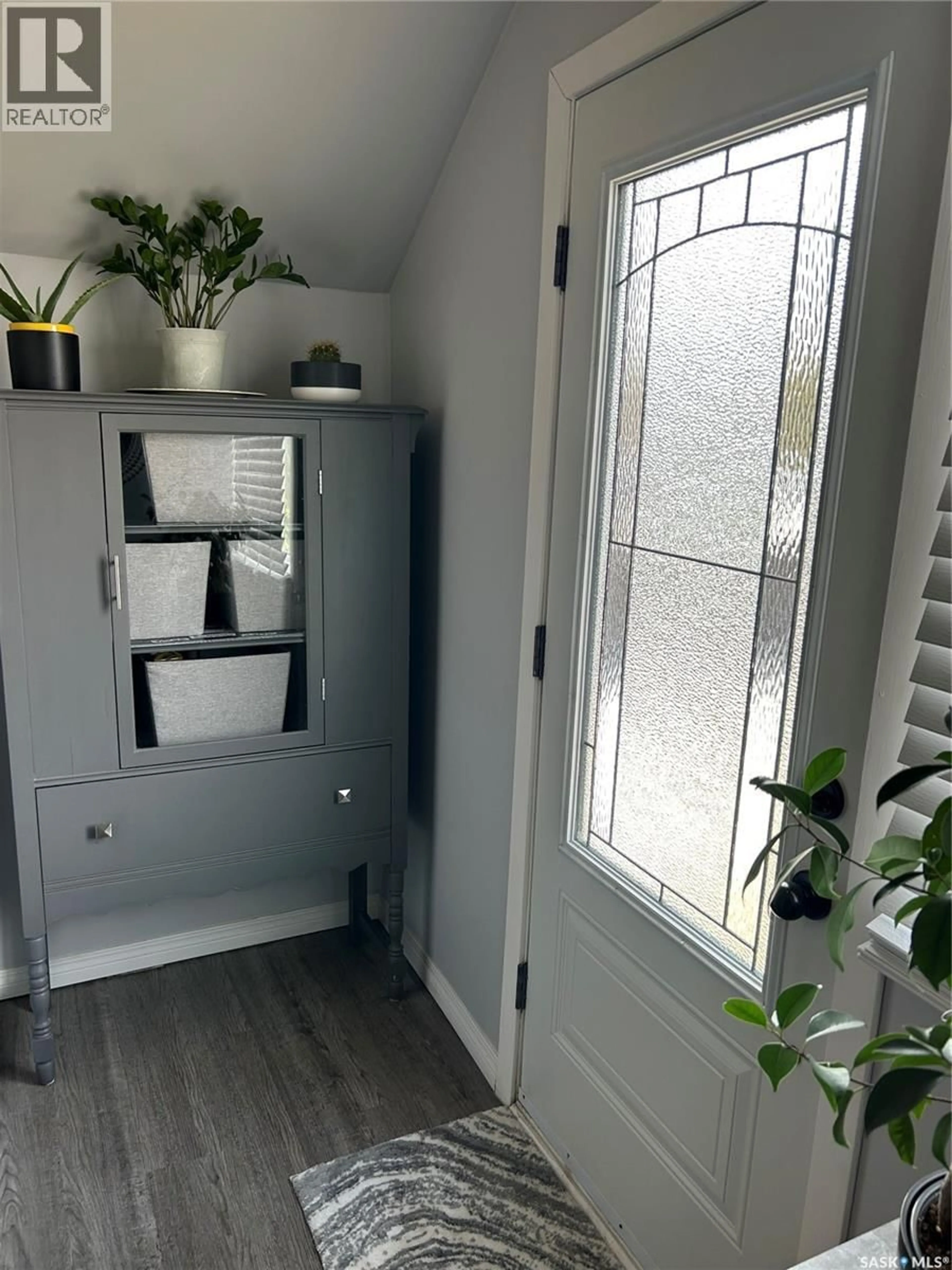 Indoor entryway for 891 CARTIER AVENUE, Moose Jaw Saskatchewan S6H1L9