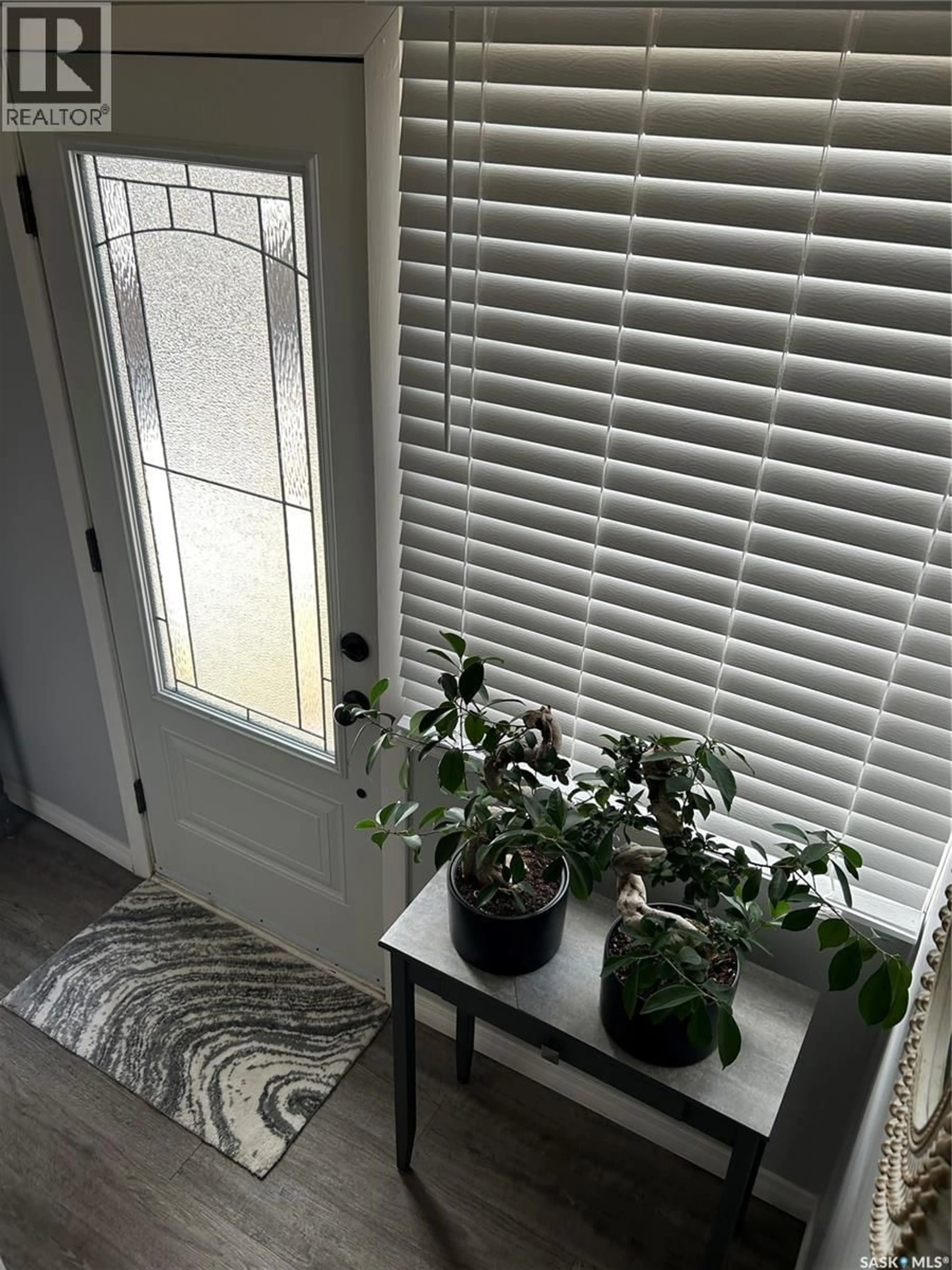 Indoor entryway for 891 CARTIER AVENUE, Moose Jaw Saskatchewan S6H1L9