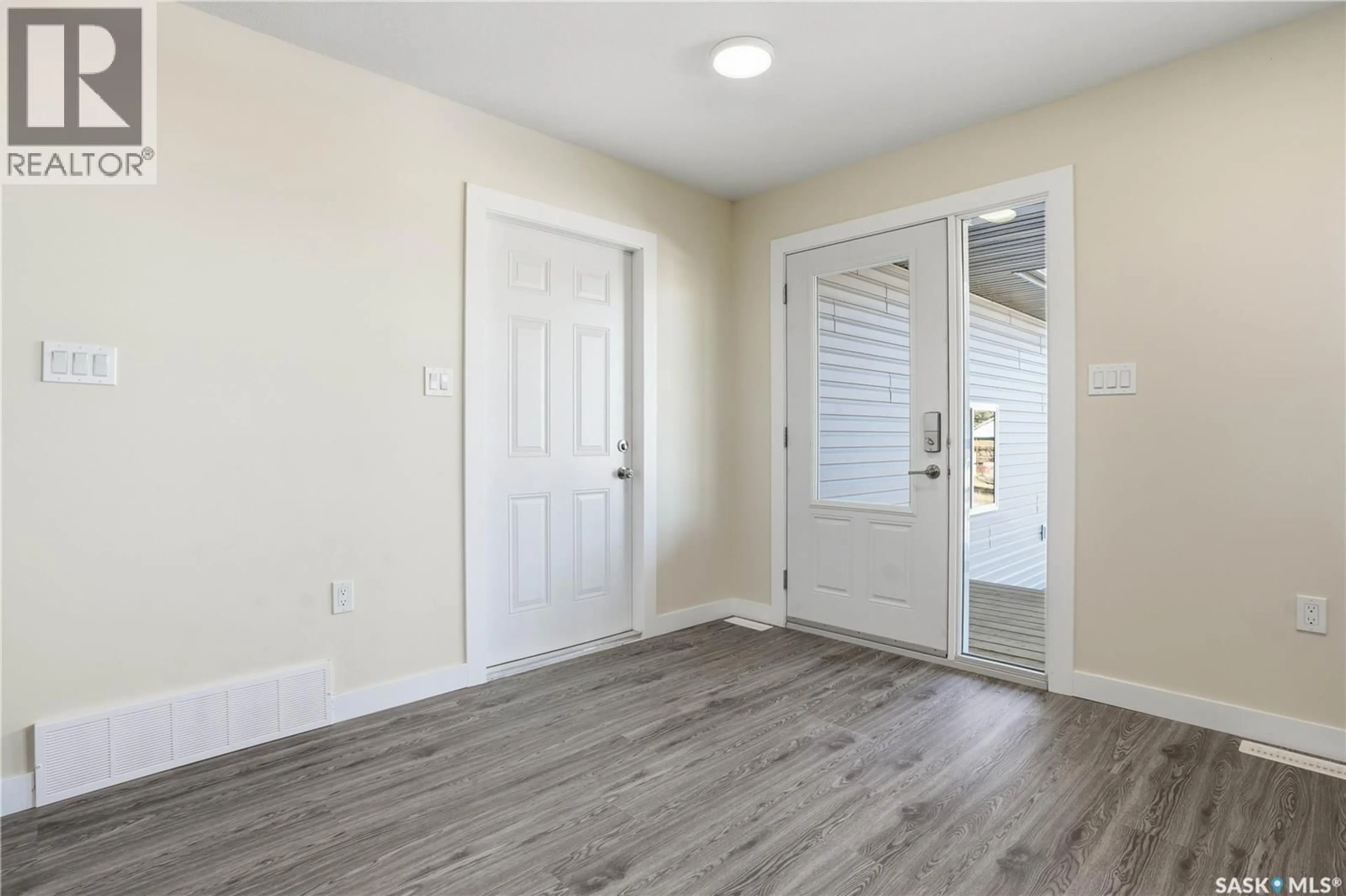 Indoor entryway for 117 KHAMIS STREET, Mortlach Saskatchewan S0H3E0