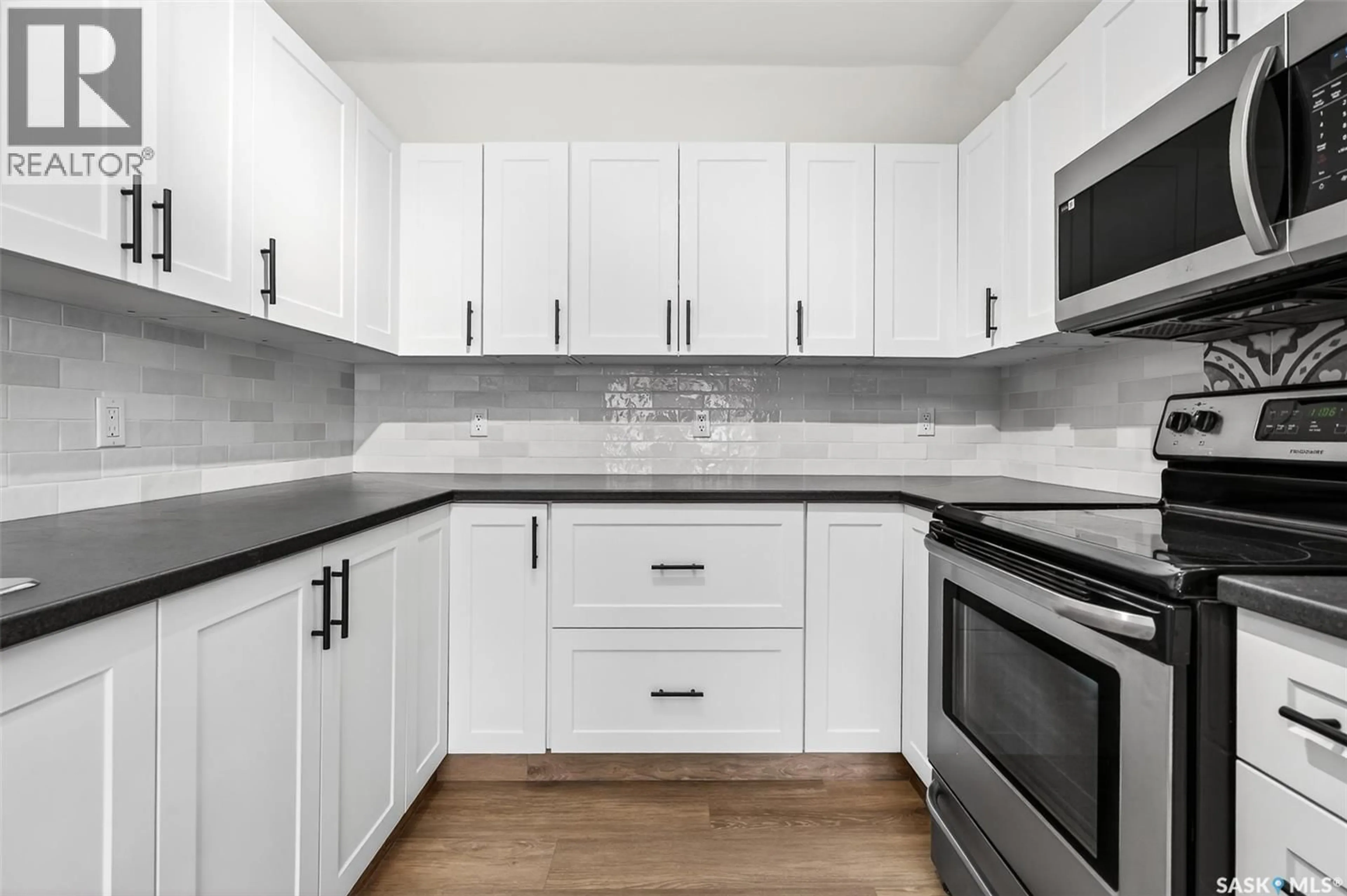 Standard kitchen, unknown for 408 DUFFIELD STREET, Moose Jaw Saskatchewan S6H5H8