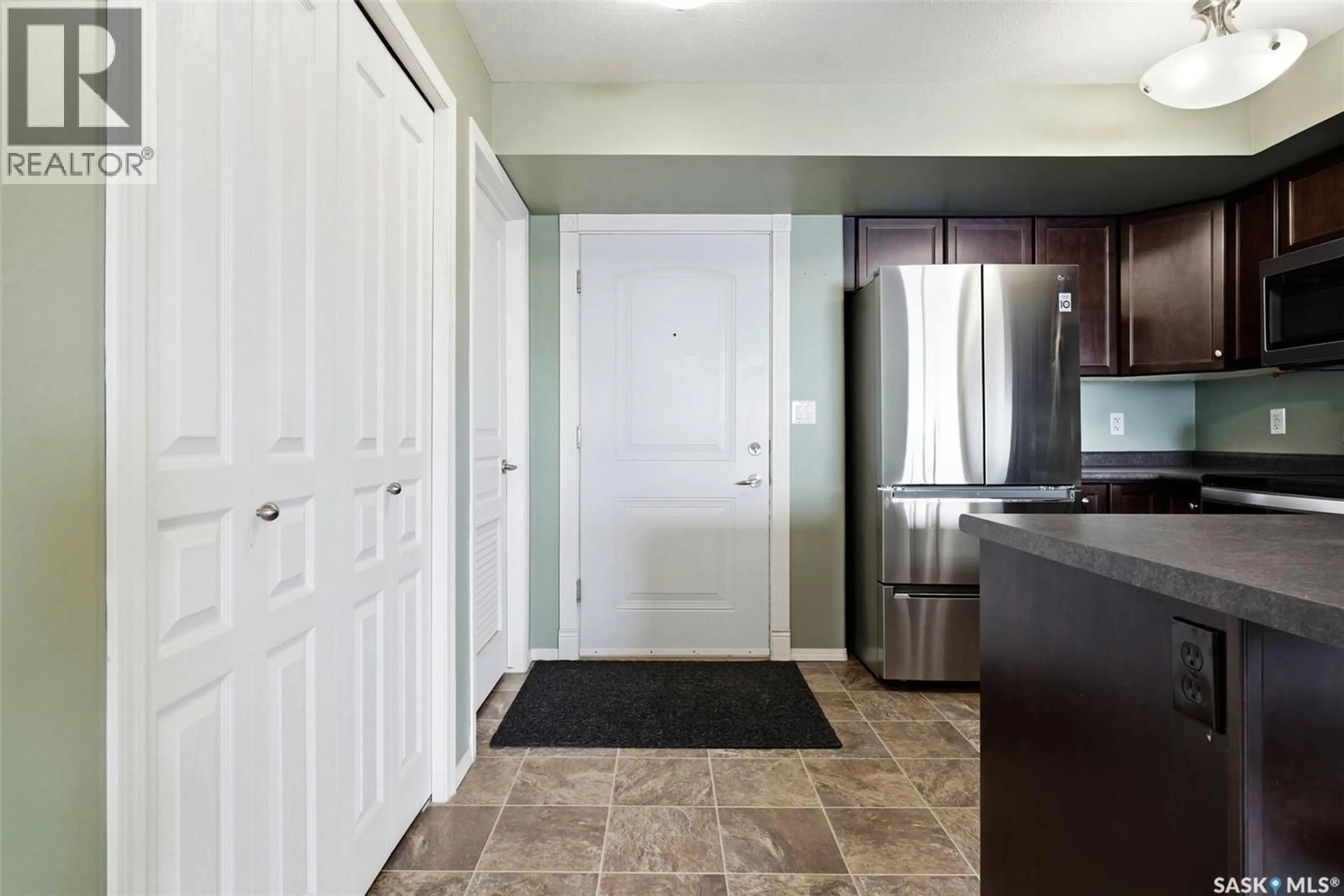 Indoor entryway for 308 - 2351 WINDSOR PARK ROAD, Regina Saskatchewan S4V1N4