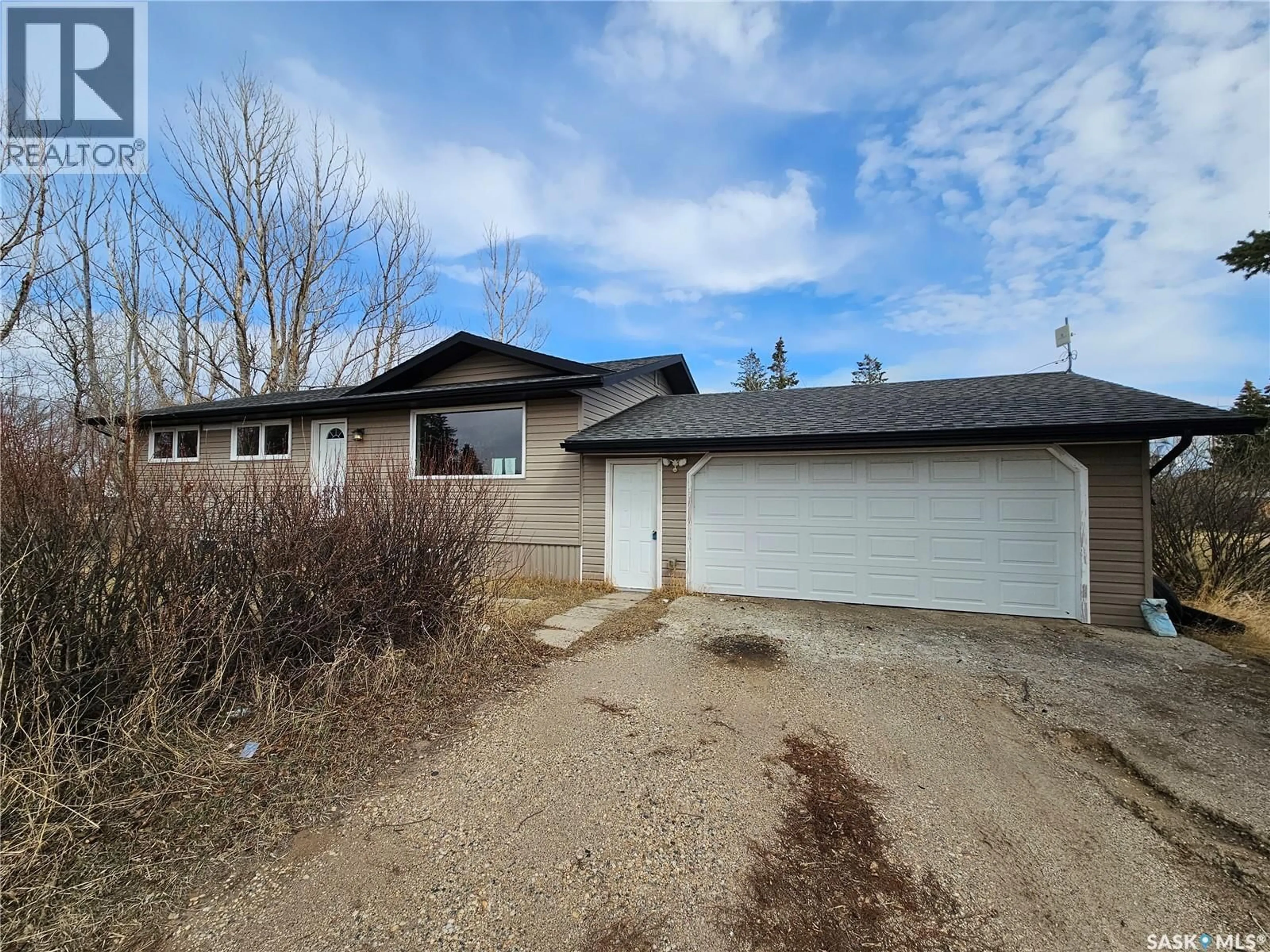 A pic from outside/outdoor area/front of a property/back of a property/a pic from drone, street for 235 JAMES STREET, Kisbey Saskatchewan S0C1L0