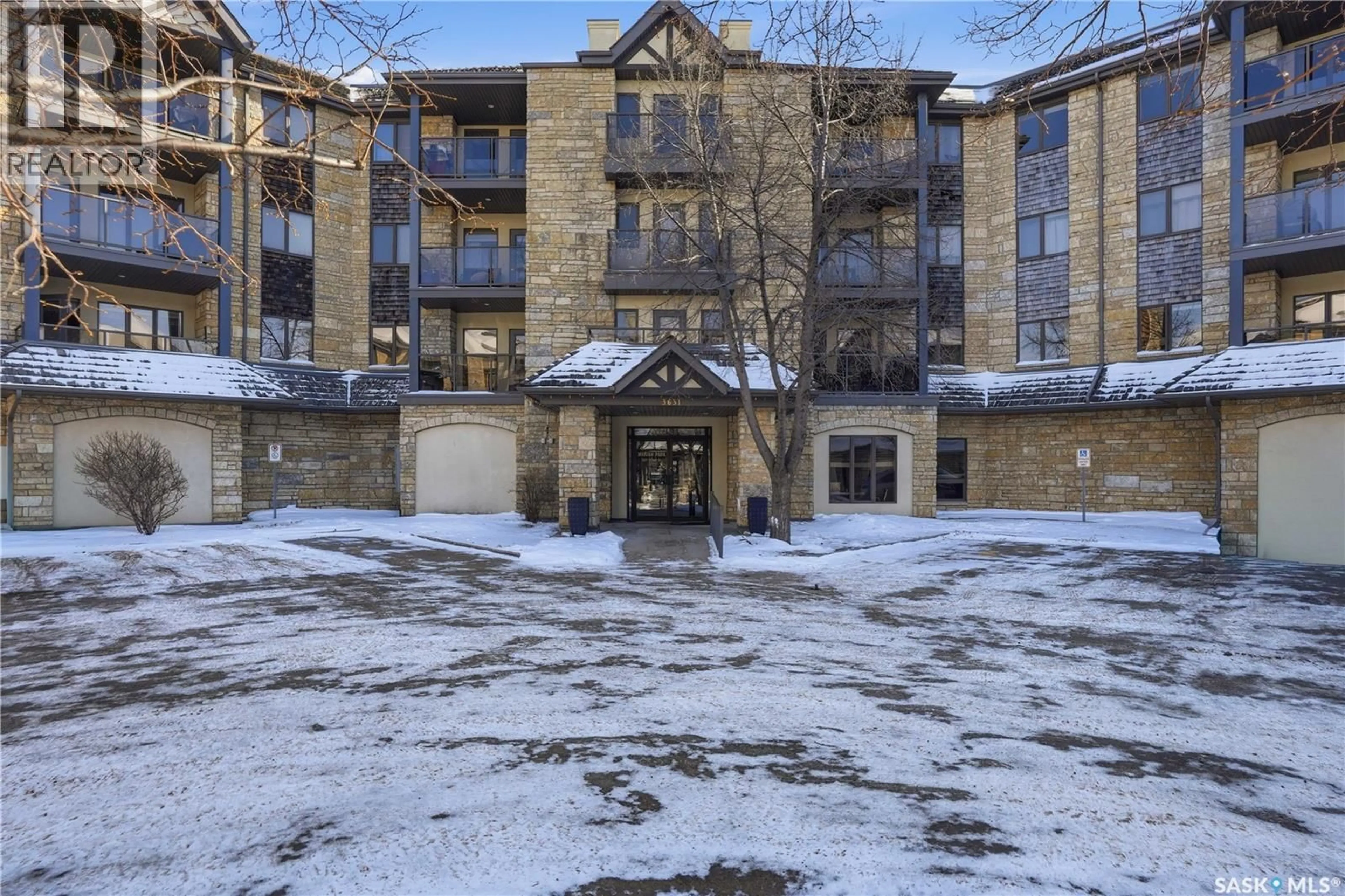 Indoor foyer for 244 3631 ALBERT STREET, Regina Saskatchewan S4S3P4