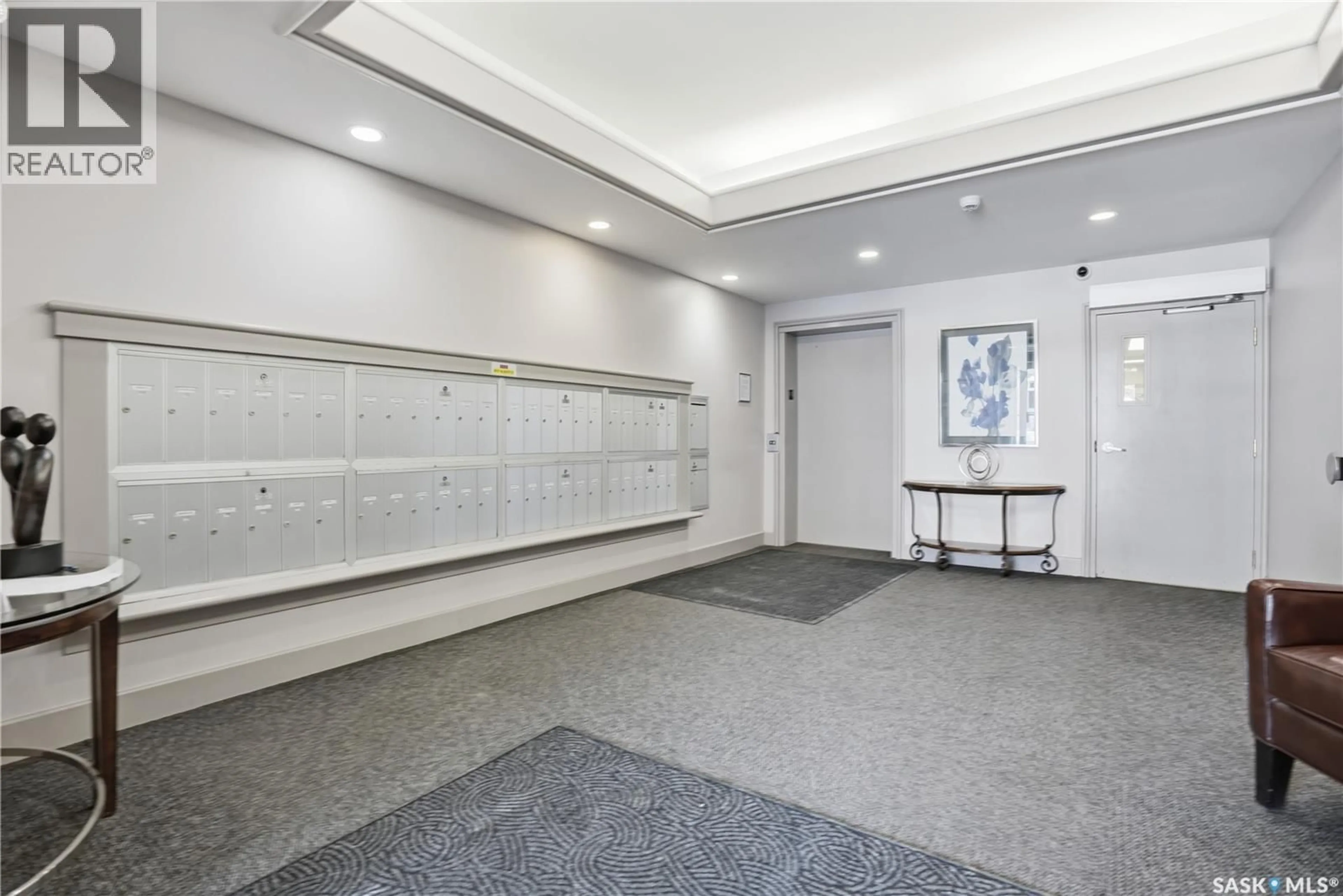 Indoor foyer for 244 3631 ALBERT STREET, Regina Saskatchewan S4S3P4