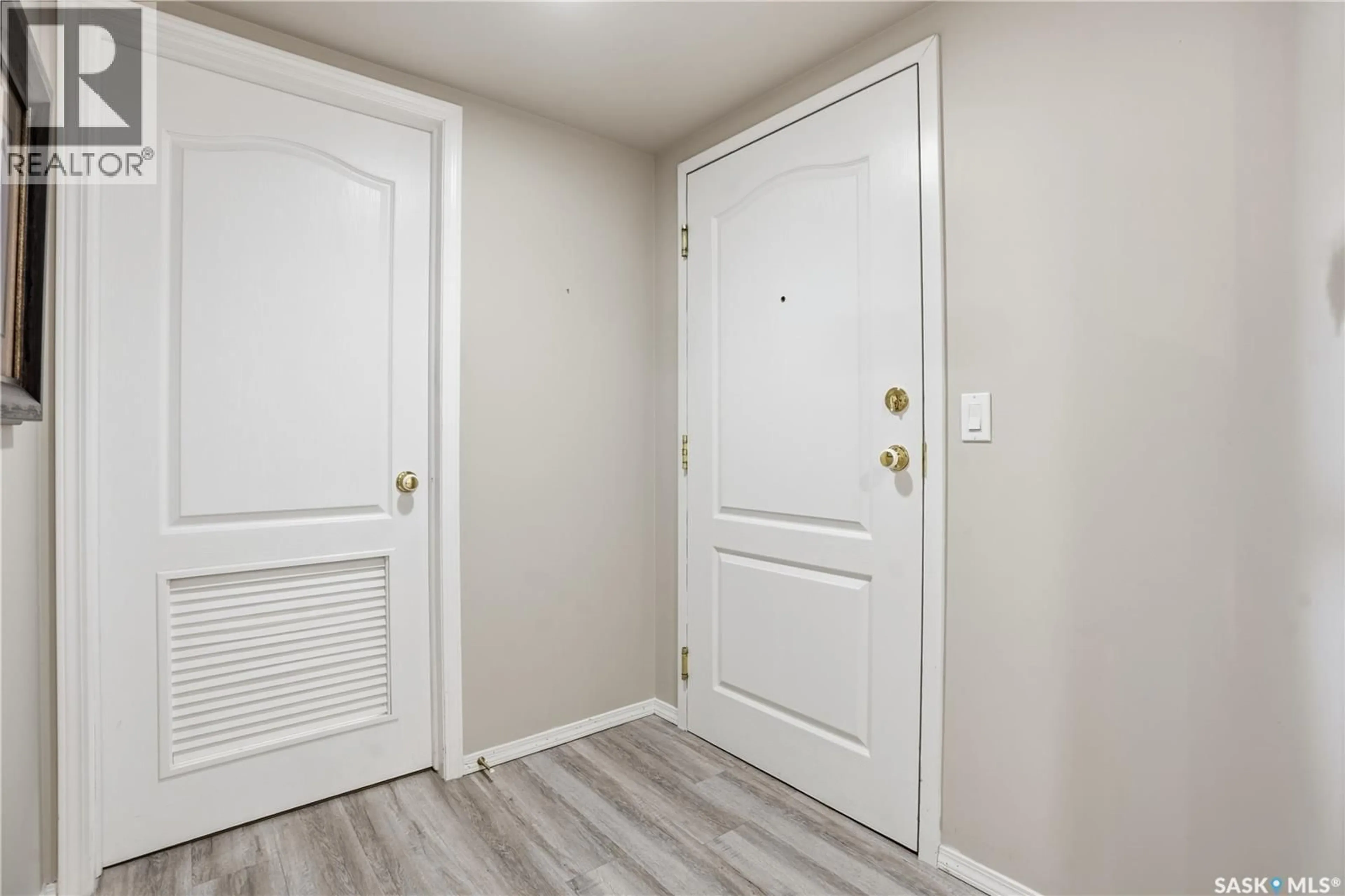 Indoor entryway for 244 3631 ALBERT STREET, Regina Saskatchewan S4S3P4