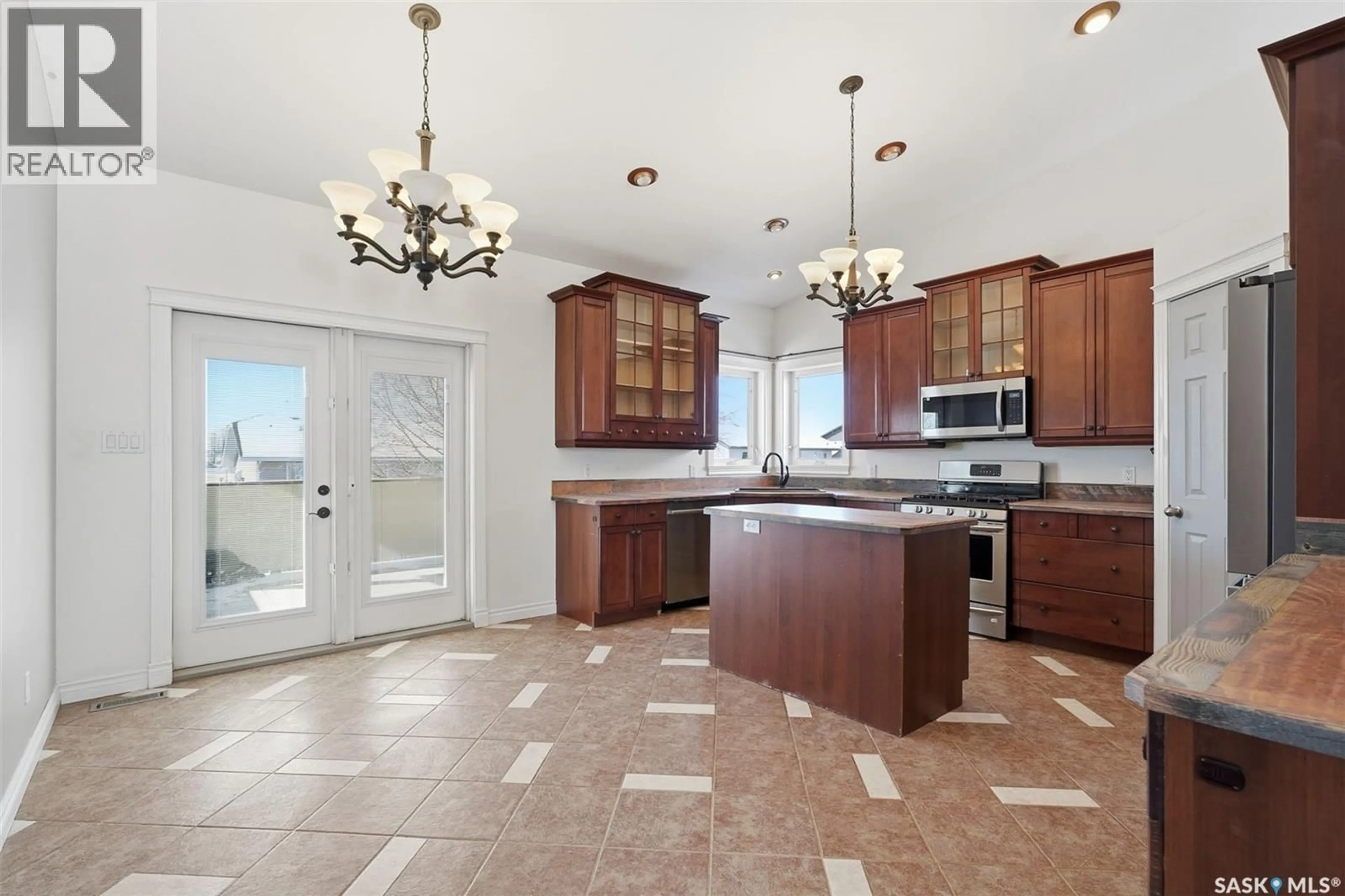 Open concept kitchen, ceramic/tile floor for 540 ENS CRESCENT, Warman Saskatchewan S0K4S0