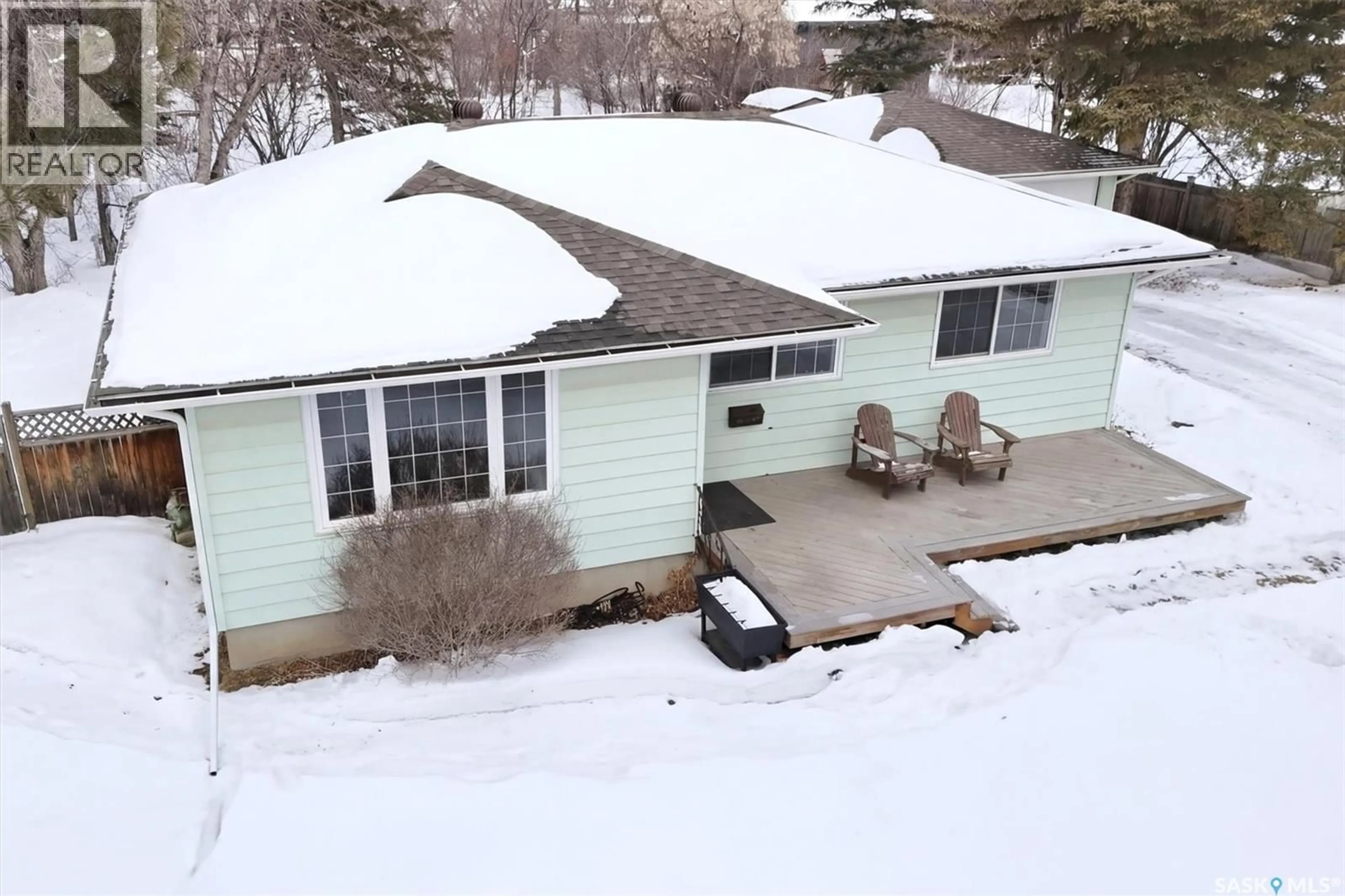 A pic from outside/outdoor area/front of a property/back of a property/a pic from drone, street for 3314 DIEPPE STREET, Saskatoon Saskatchewan S7M3S7