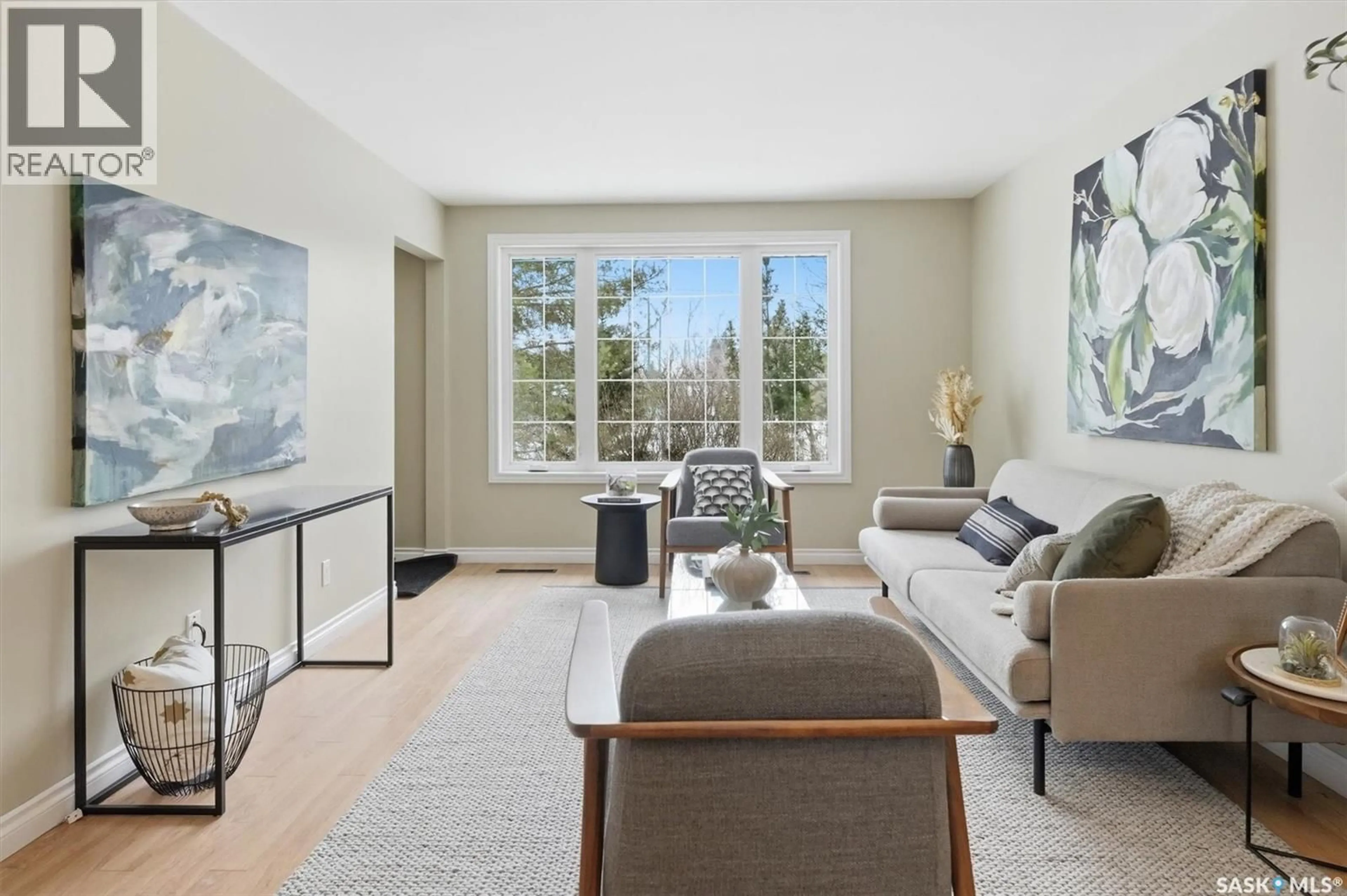 Living room with furniture, unknown for 3314 DIEPPE STREET, Saskatoon Saskatchewan S7M3S7