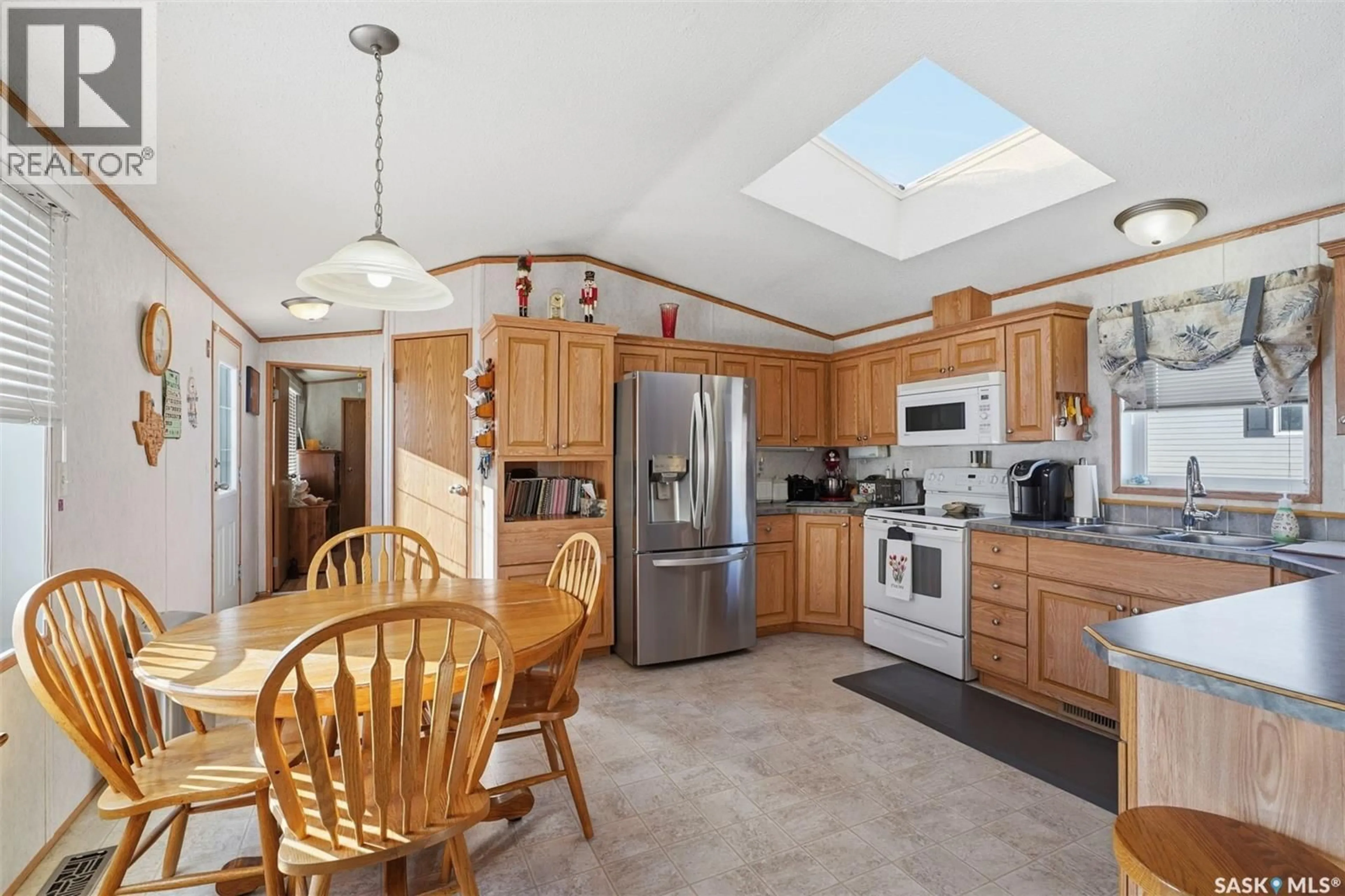 Open concept kitchen, ceramic/tile floor for 200 CYPRESS WAY, Blucher Rm No. 343 Saskatchewan S7B0A4