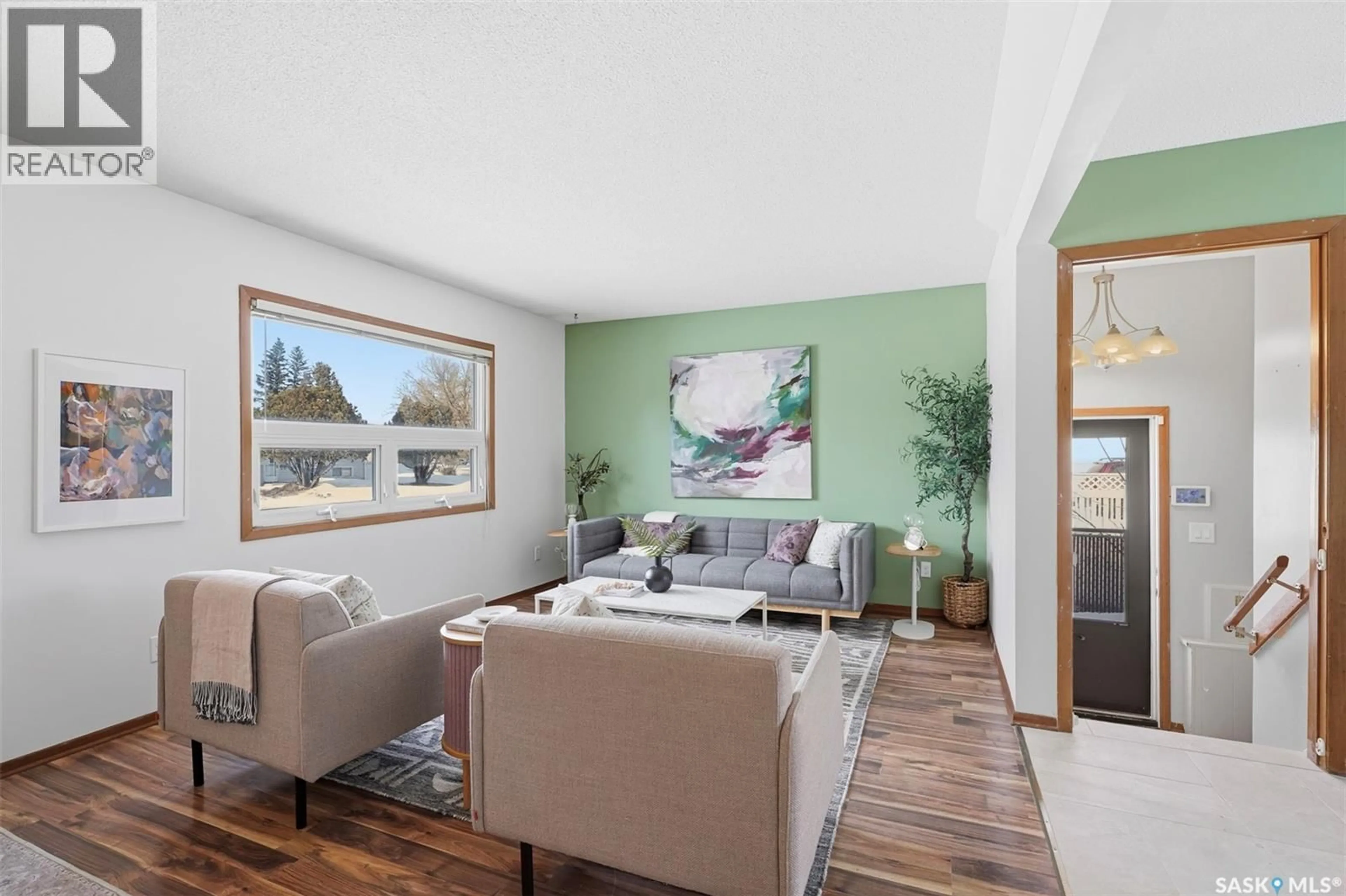 Living room with furniture, unknown for 20 MARLBOROUGH CRESCENT, Saskatoon Saskatchewan S7L3T7