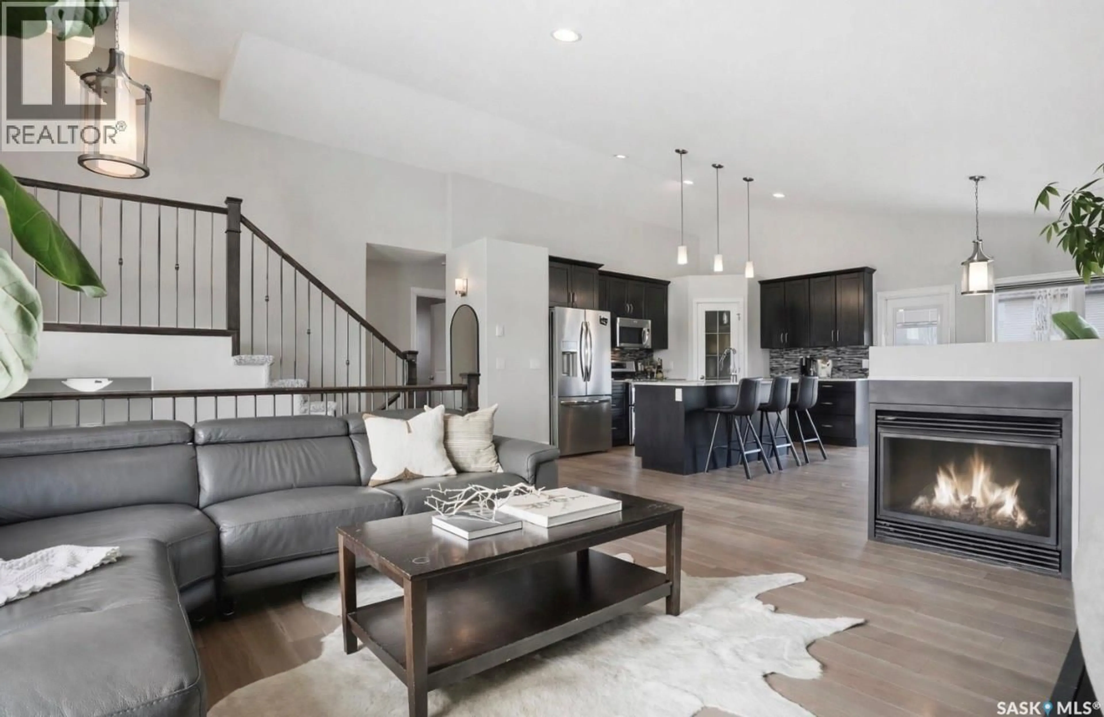 Living room with furniture, unknown for 271 WHALLEY CRESCENT, Saskatoon Saskatchewan S7T0E6