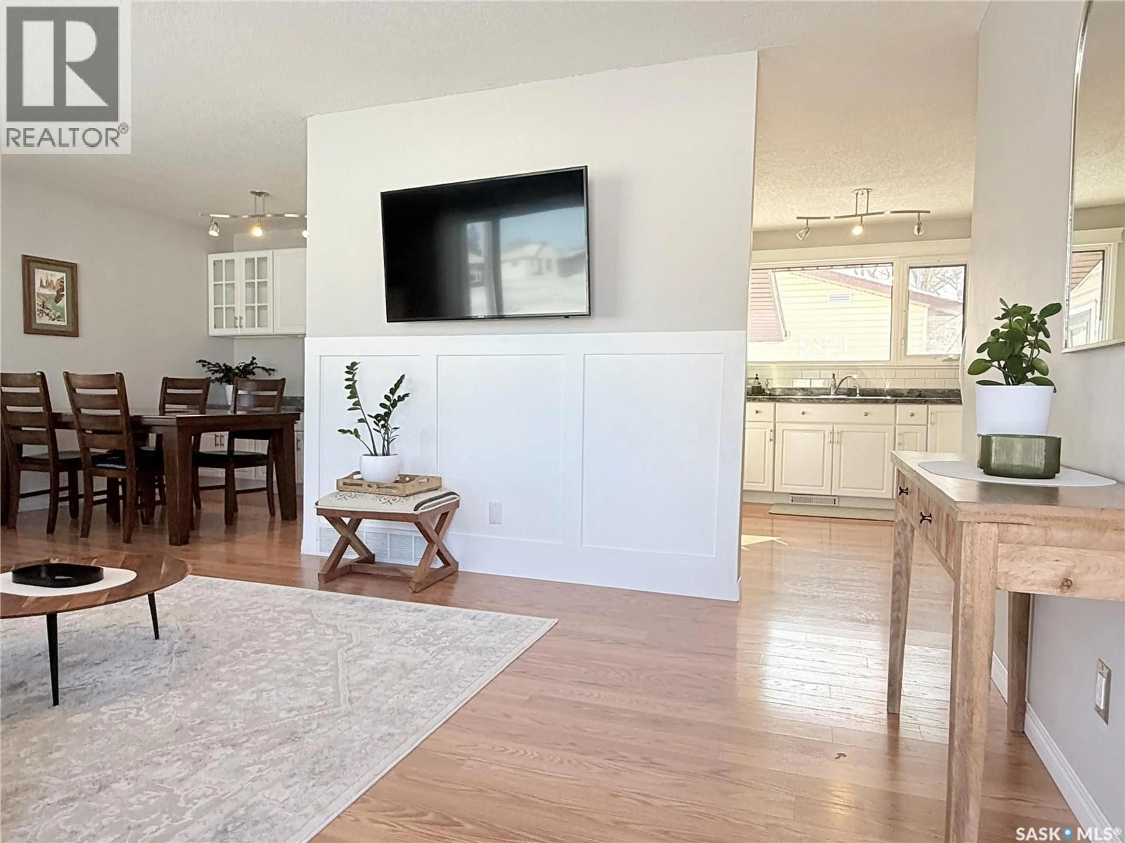 Open concept kitchen, wood/laminate floor for 375 9TH AVENUE, Melville Saskatchewan S0A2P0