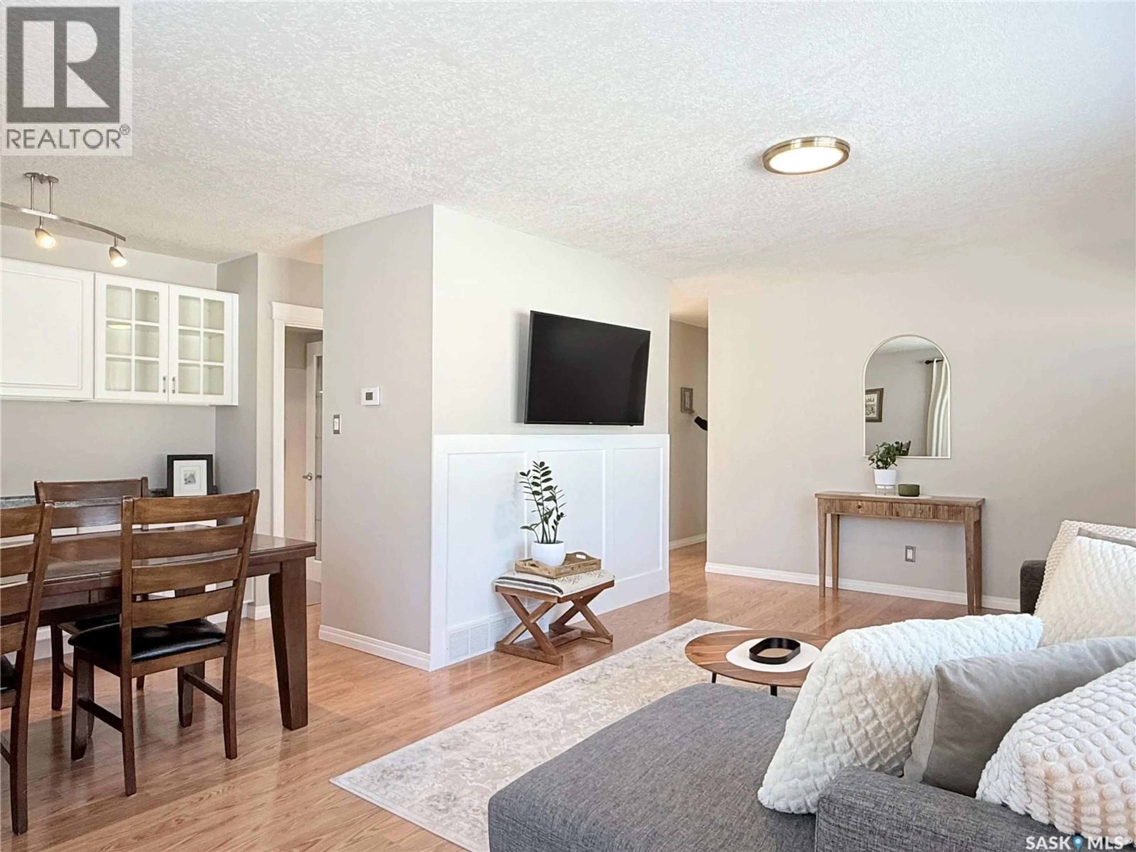 Living room with furniture, wood/laminate floor for 375 9TH AVENUE, Melville Saskatchewan S0A2P0