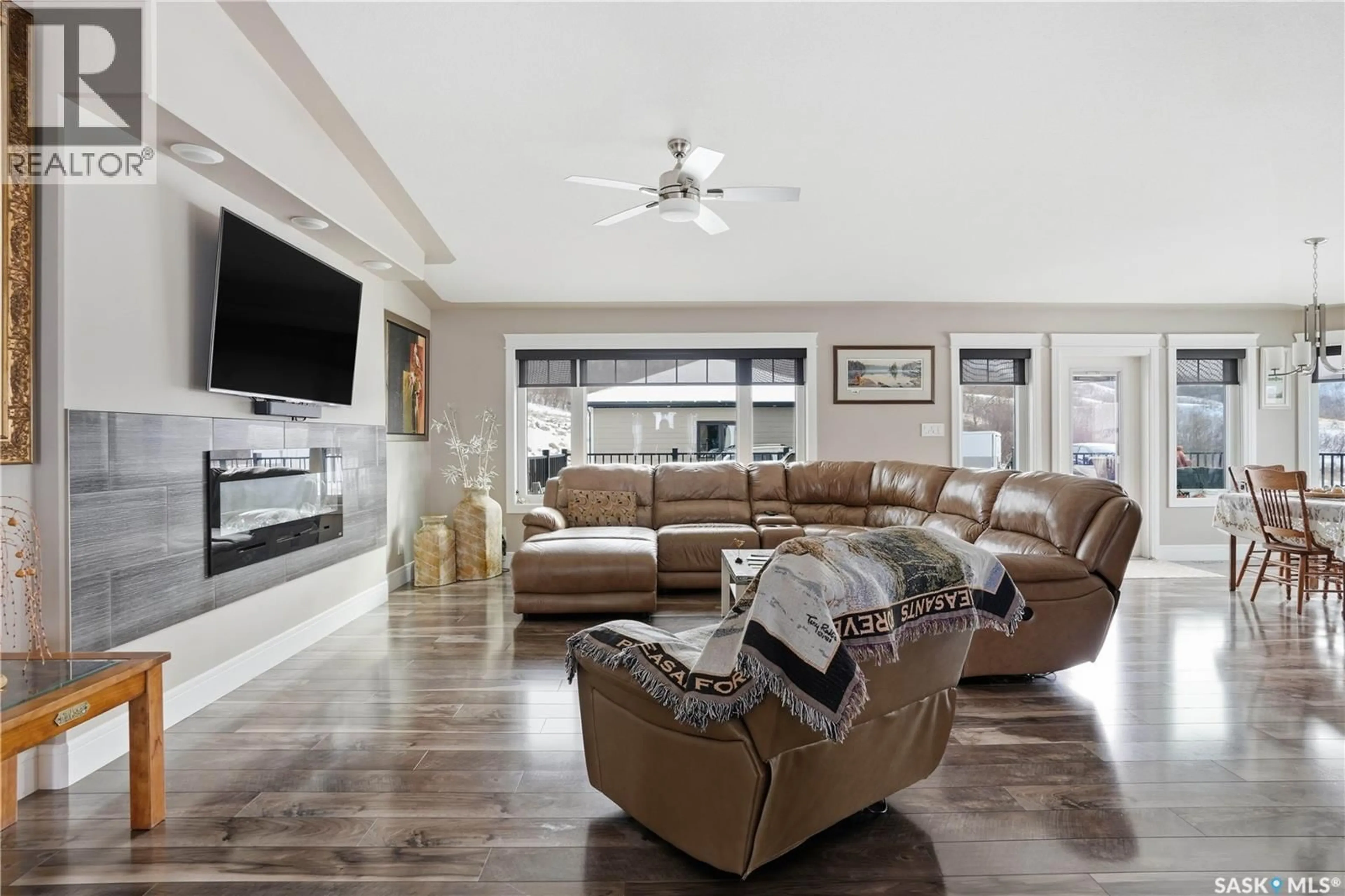 Living room with furniture, unknown for 511 RUSNAK WAY, Katepwa Beach Saskatchewan S0G2K0