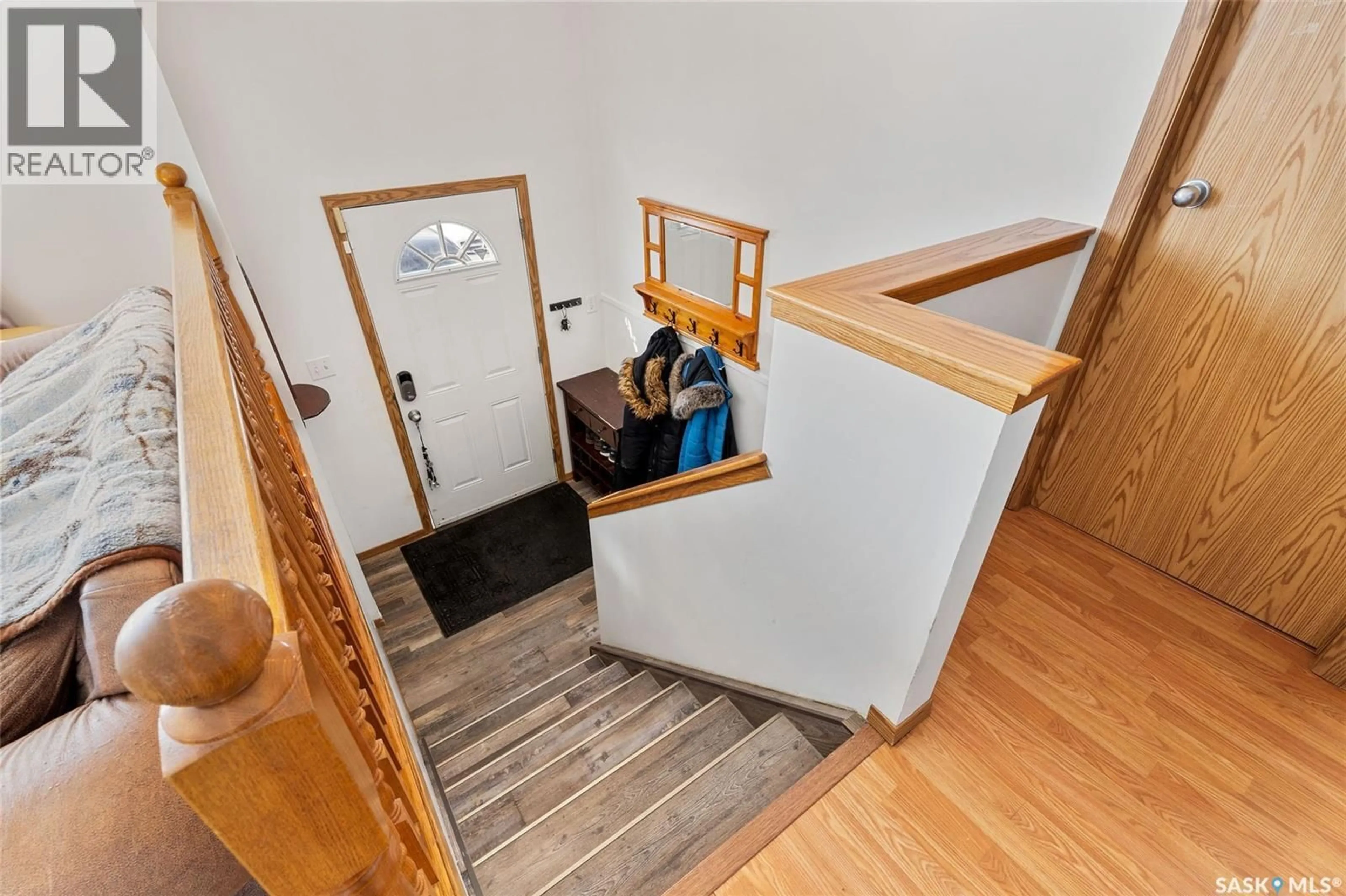 Indoor foyer for 3132 WEIR ROAD, Prince Albert Saskatchewan S6V0A5