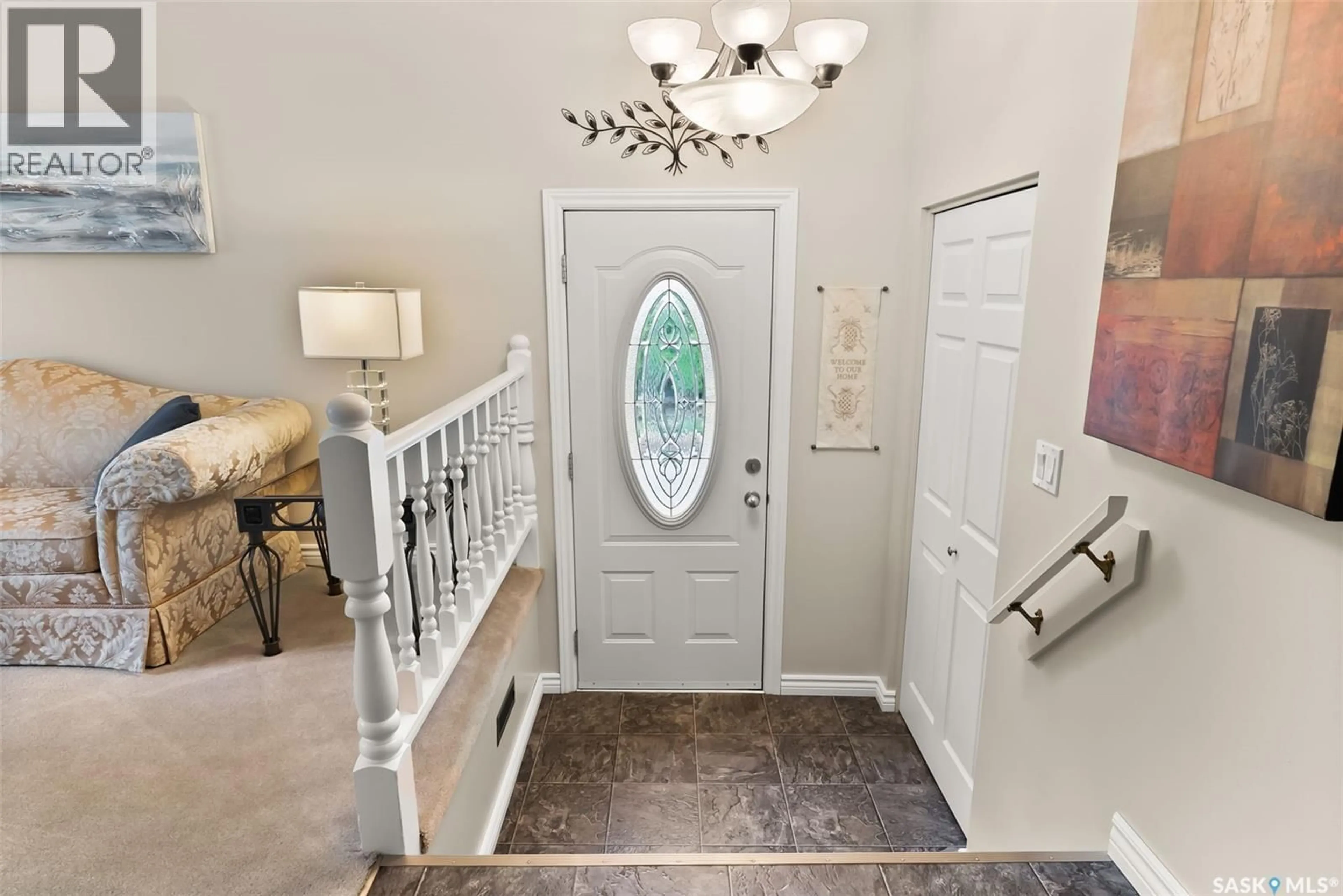 Indoor entryway for 927 COLE STREET, Regina Saskatchewan S4X2A3