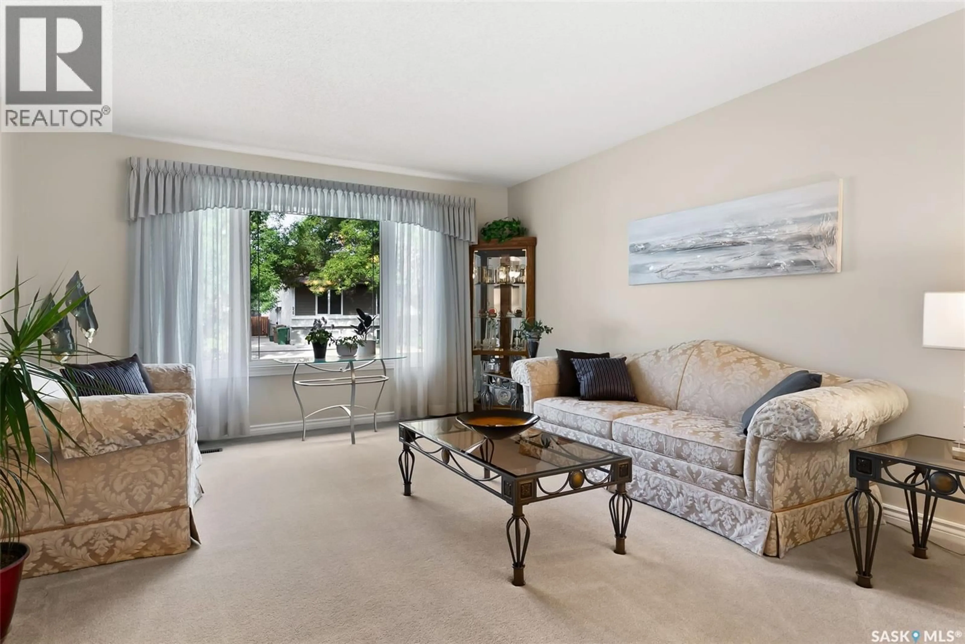 Living room with furniture, carpet floor for 927 COLE STREET, Regina Saskatchewan S4X2A3