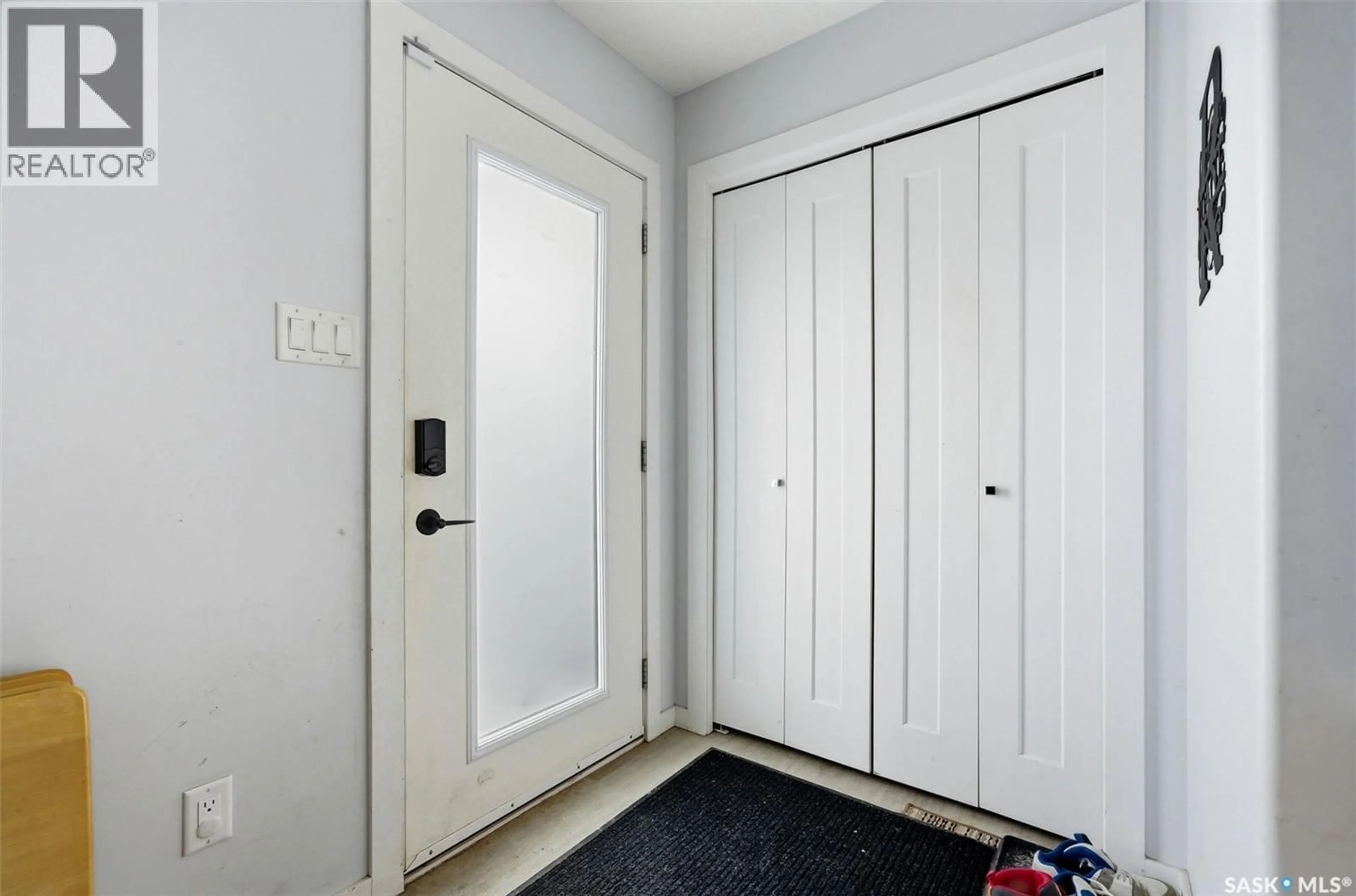 Indoor entryway for 103 - 2715 NARCISSE DRIVE, Regina Saskatchewan S4X0P8