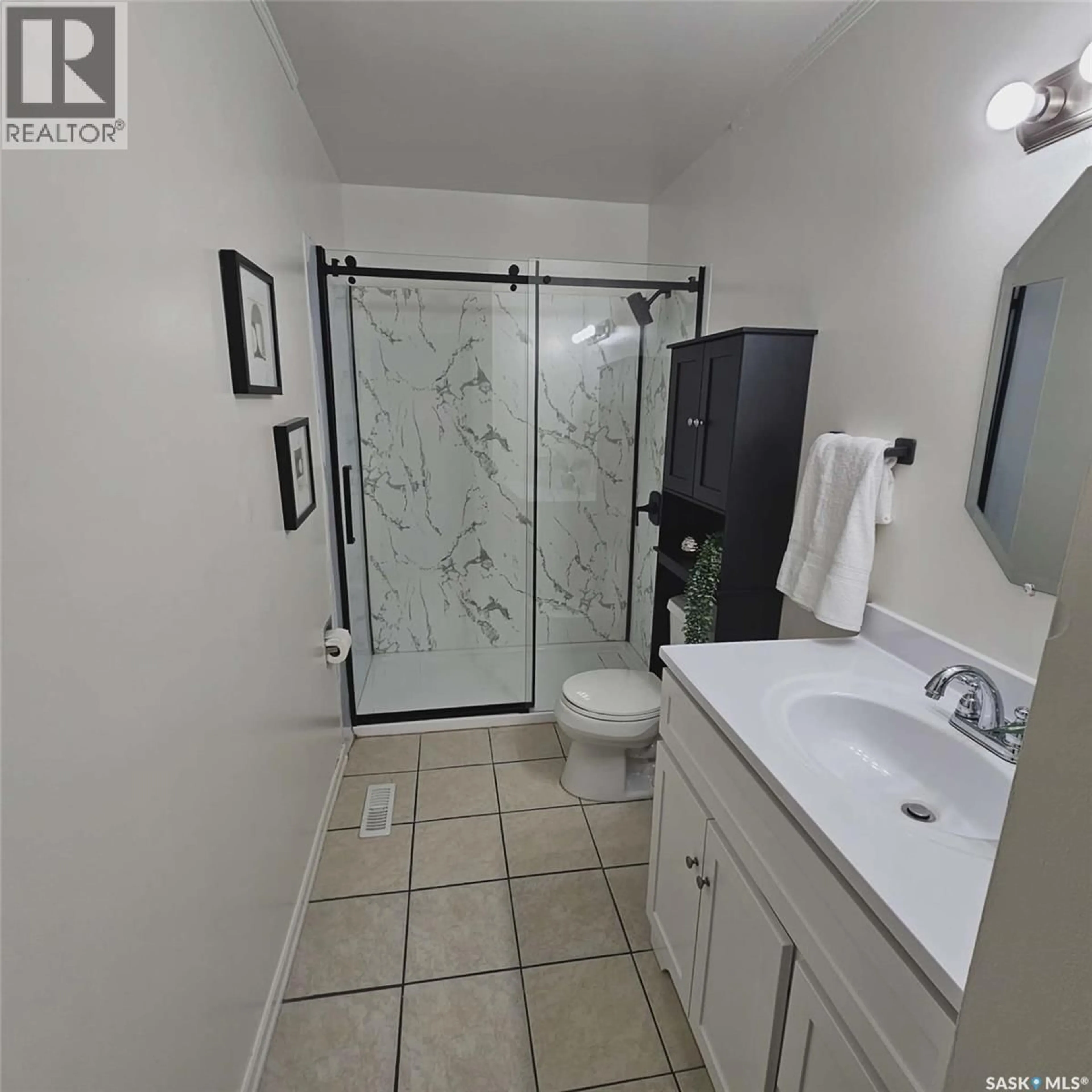 Standard bathroom, ceramic/tile floor for 6114 1ST AVENUE, Regina Saskatchewan S4T6Z7