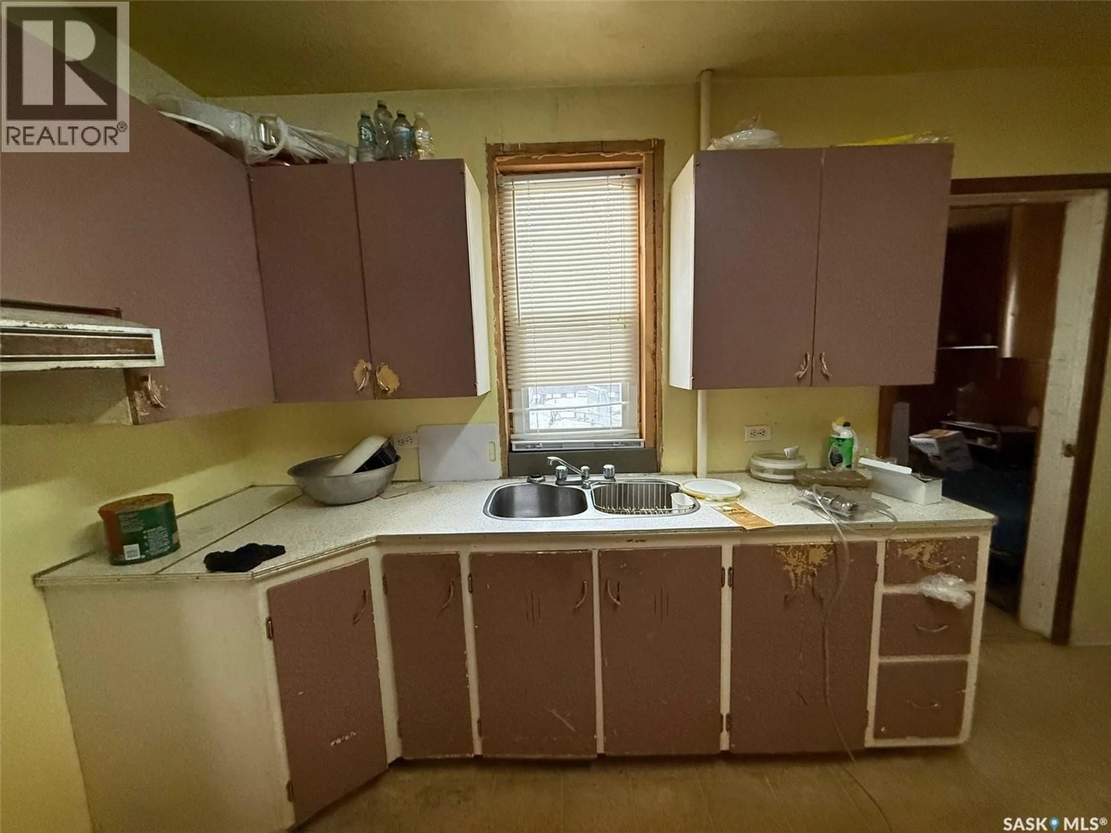 Standard kitchen, unknown for 1581 103RD STREET, North Battleford Saskatchewan S9A1L4